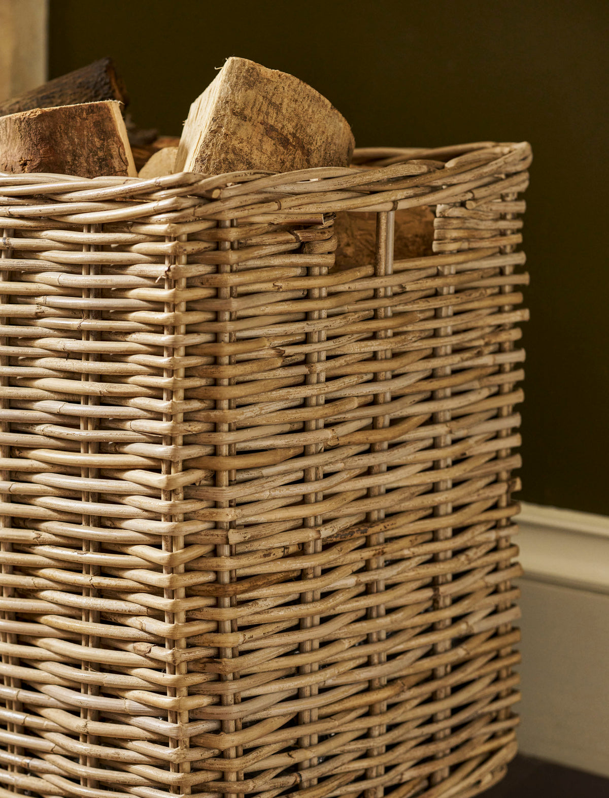Bembridge Log Basket On Wheels – Rattan, Natural