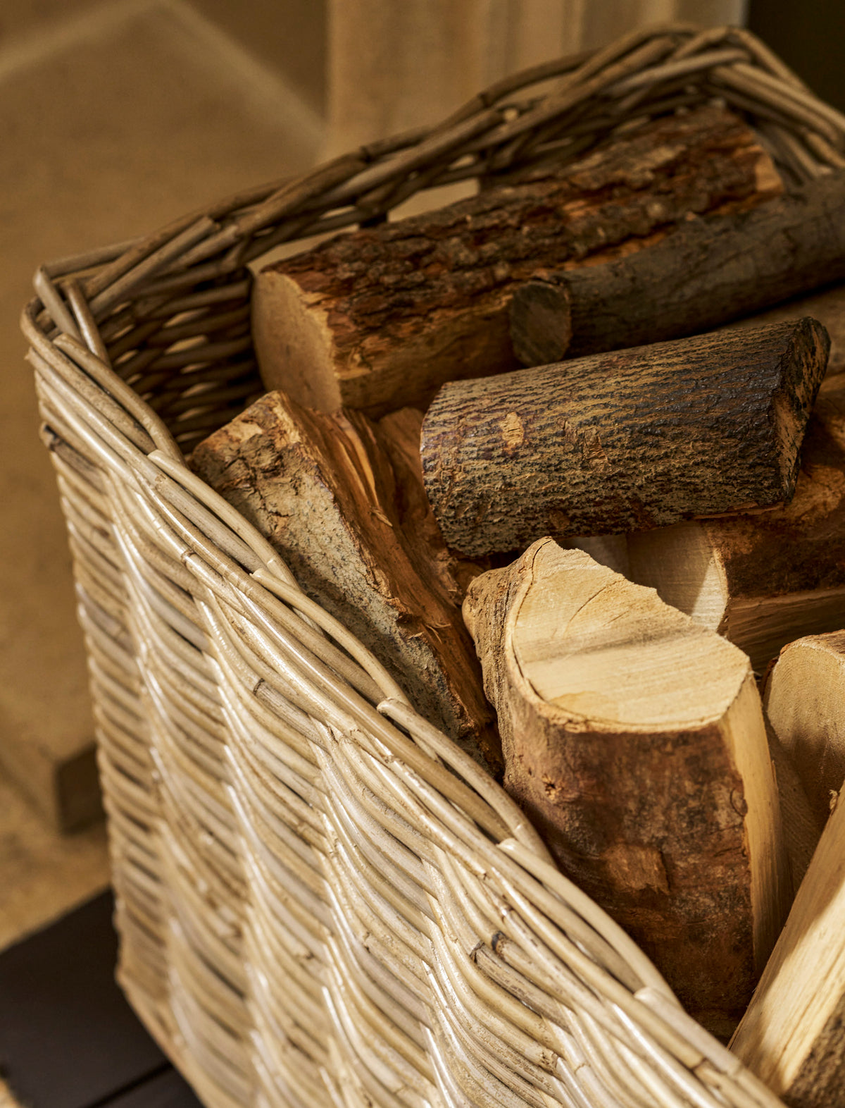Bembridge Log Basket On Wheels – Rattan, Natural