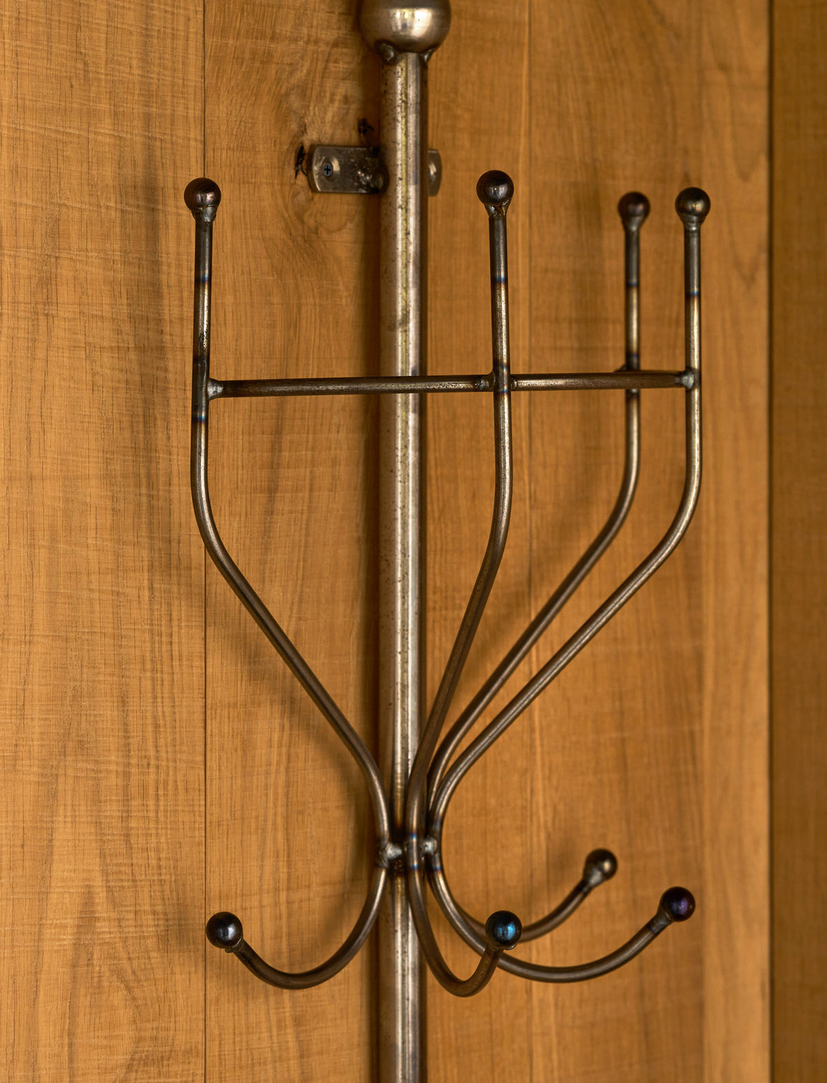 Farringdon Wall Mounted Coat Stand – Raw Metal, Dark Grey