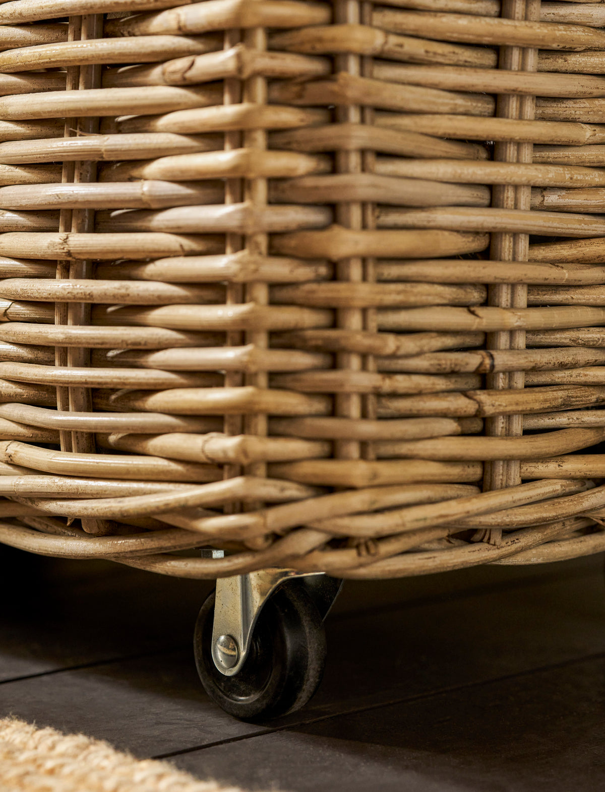Bembridge Log Basket On Wheels – Rattan, Natural