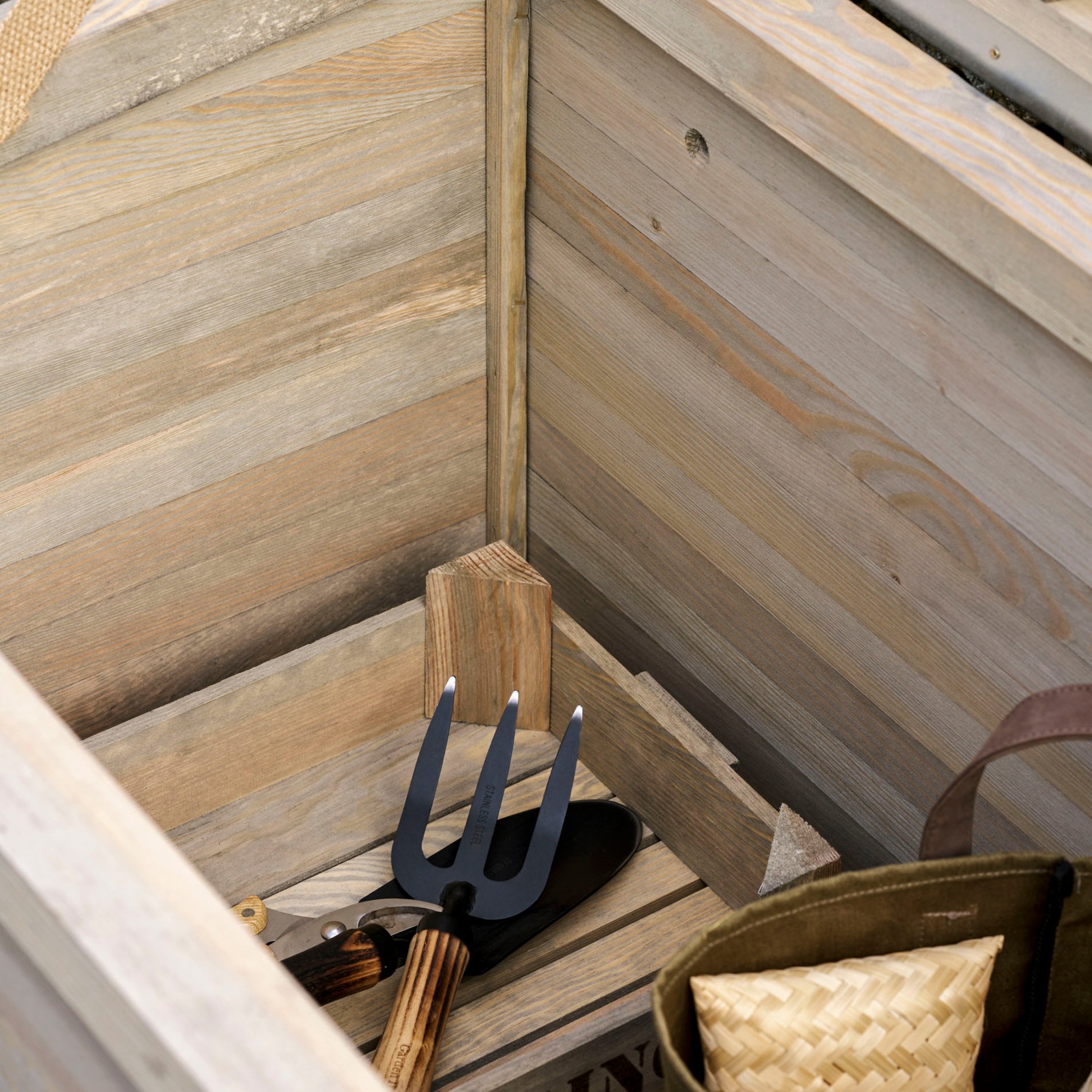 Aldsworth Outdoor Storage Box – Spruce & Galvanised Steel