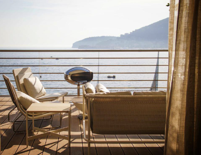 Cocoon Pedestal Fire – Polished Steel Pedestal