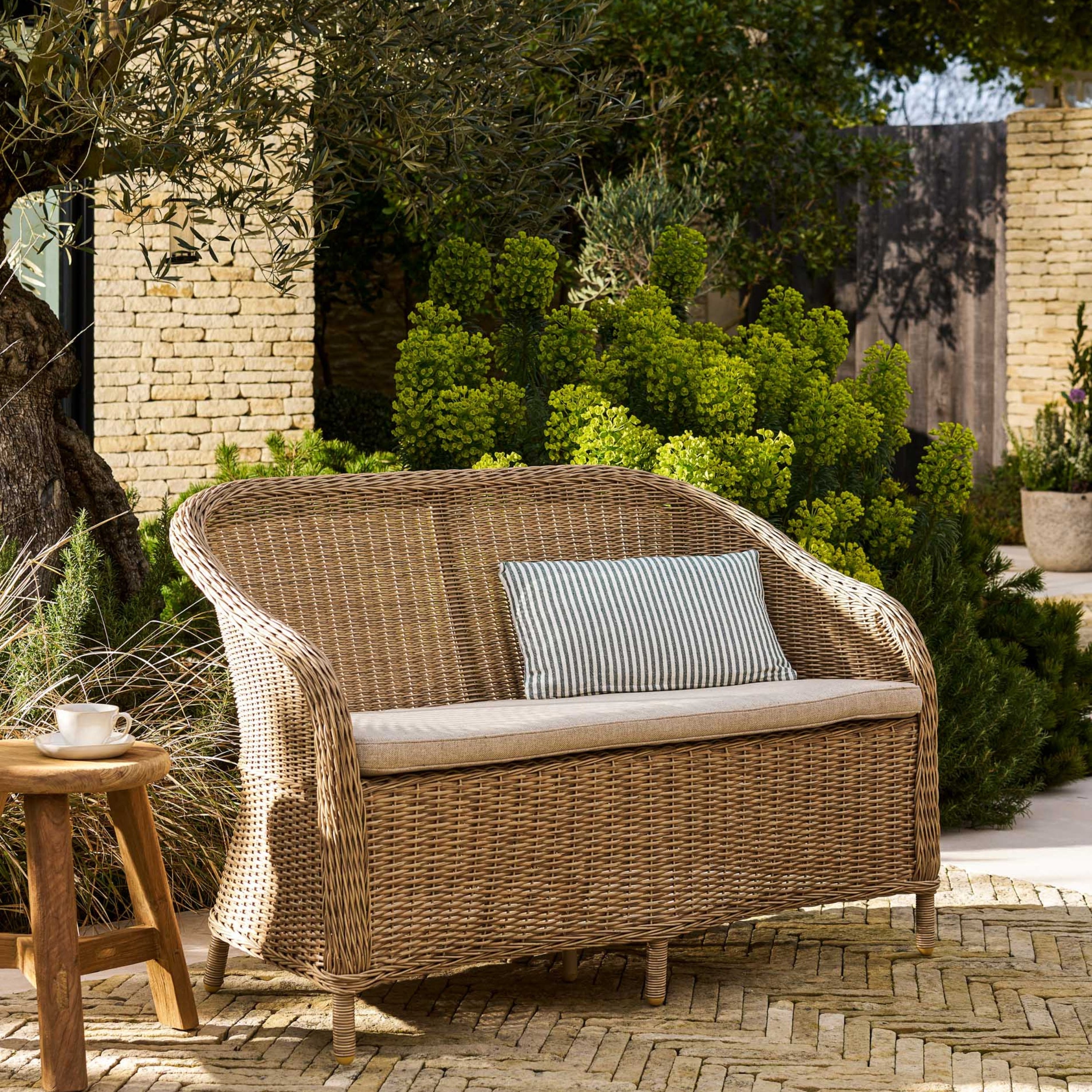 Brayford Bench – Natural PE Rattan