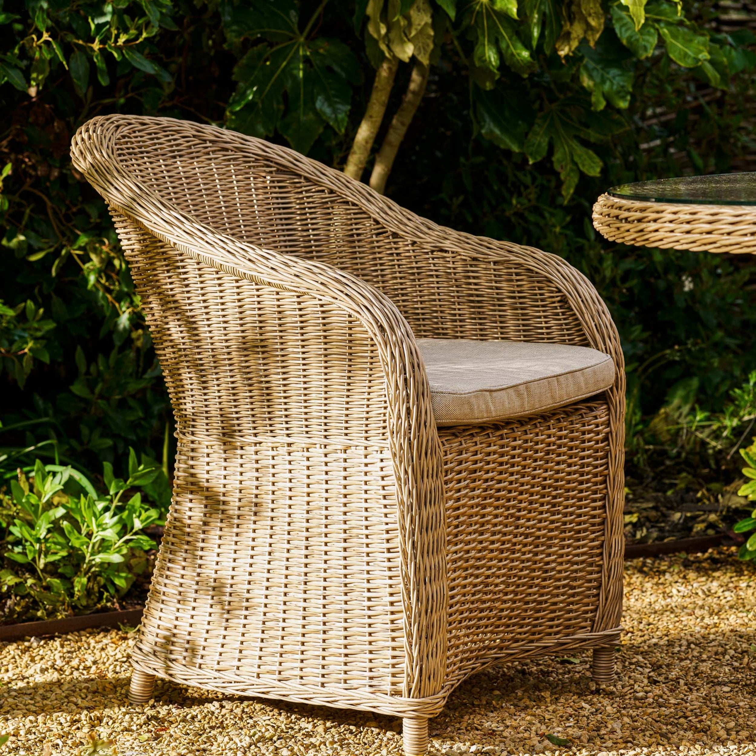 Brayford Large Round Outdoor Dining Set – Table & 6 Chairs