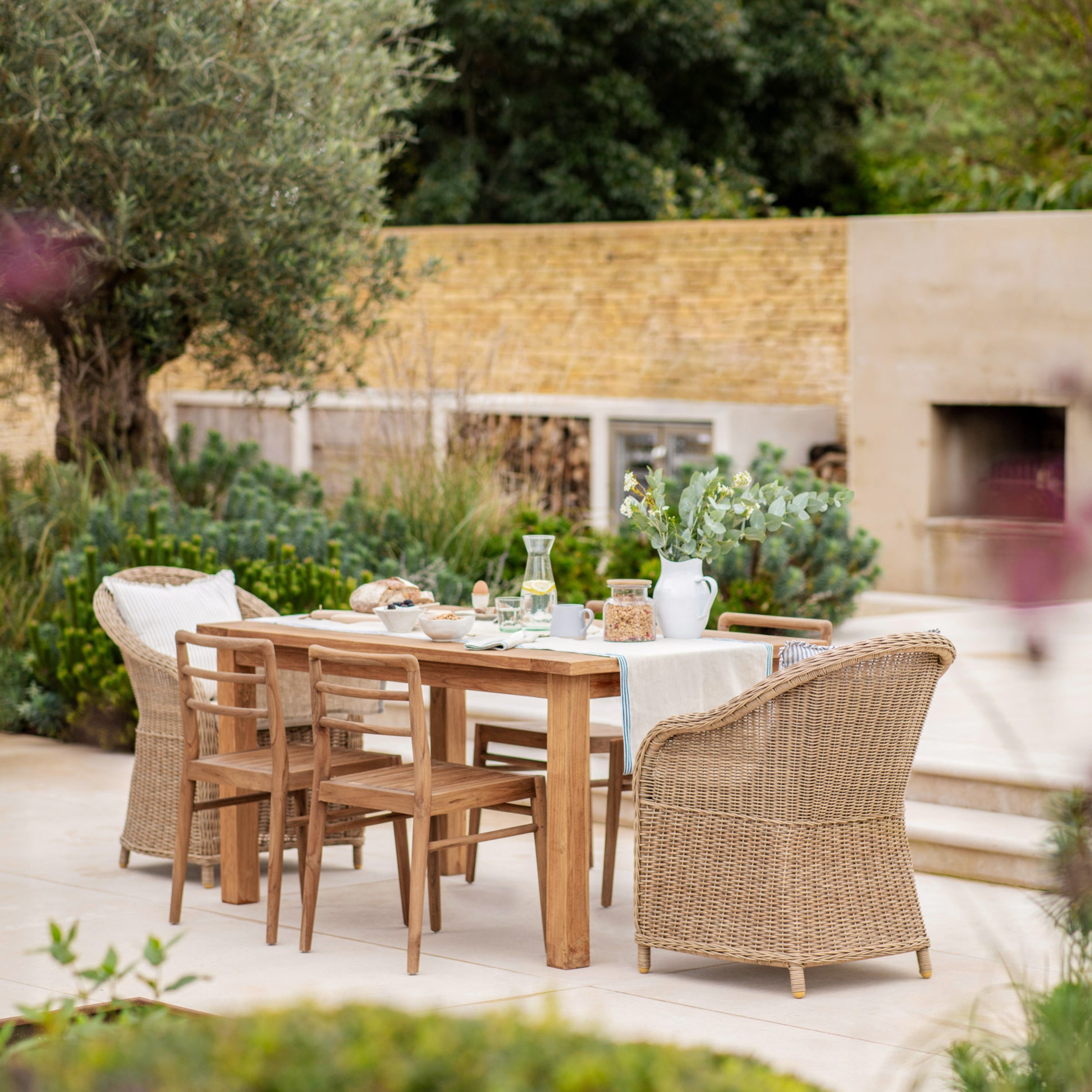 Brayford Outdoor Chair – PE Rattan & Grey Cushion