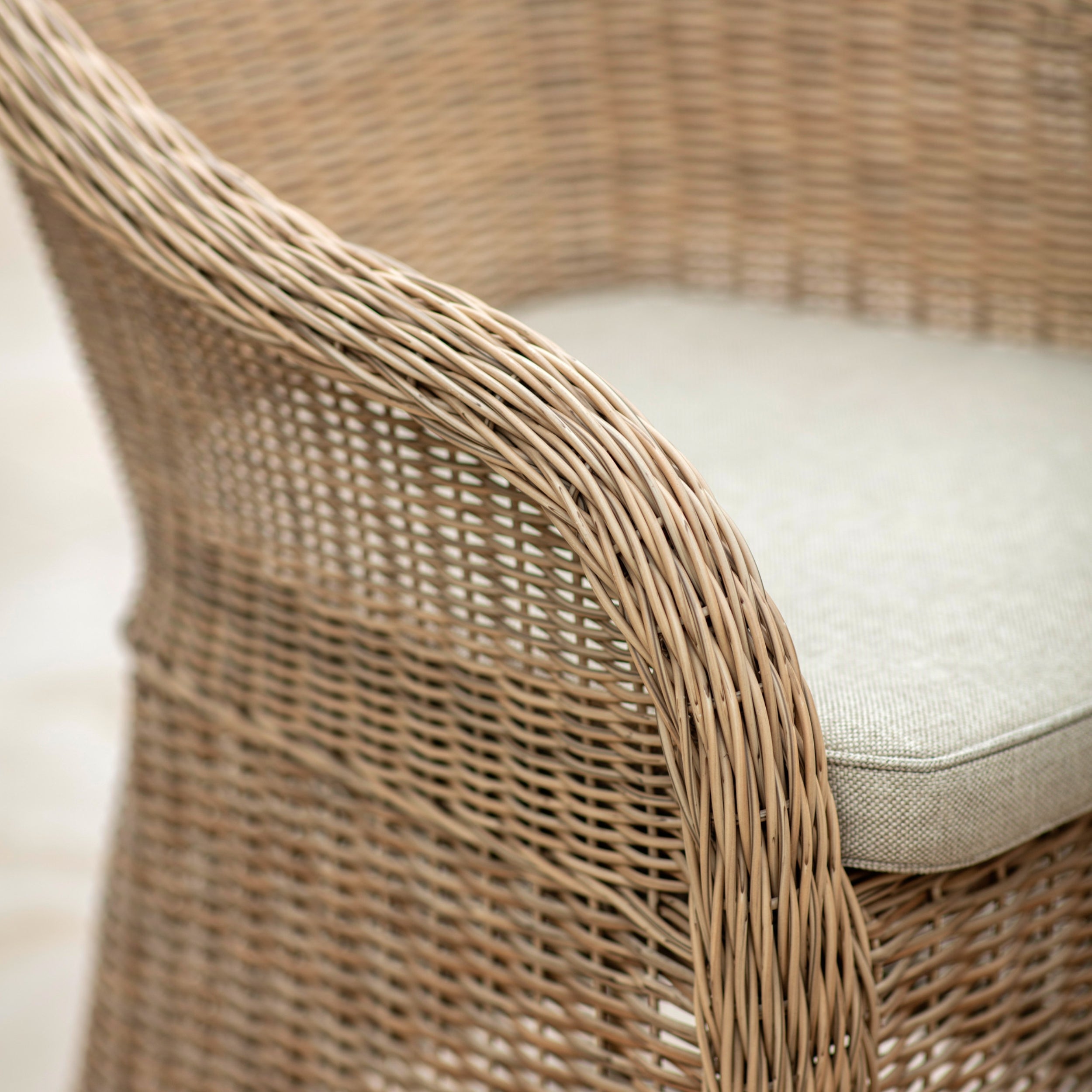 Brayford Large Round Outdoor Dining Set – Table & 6 Chairs