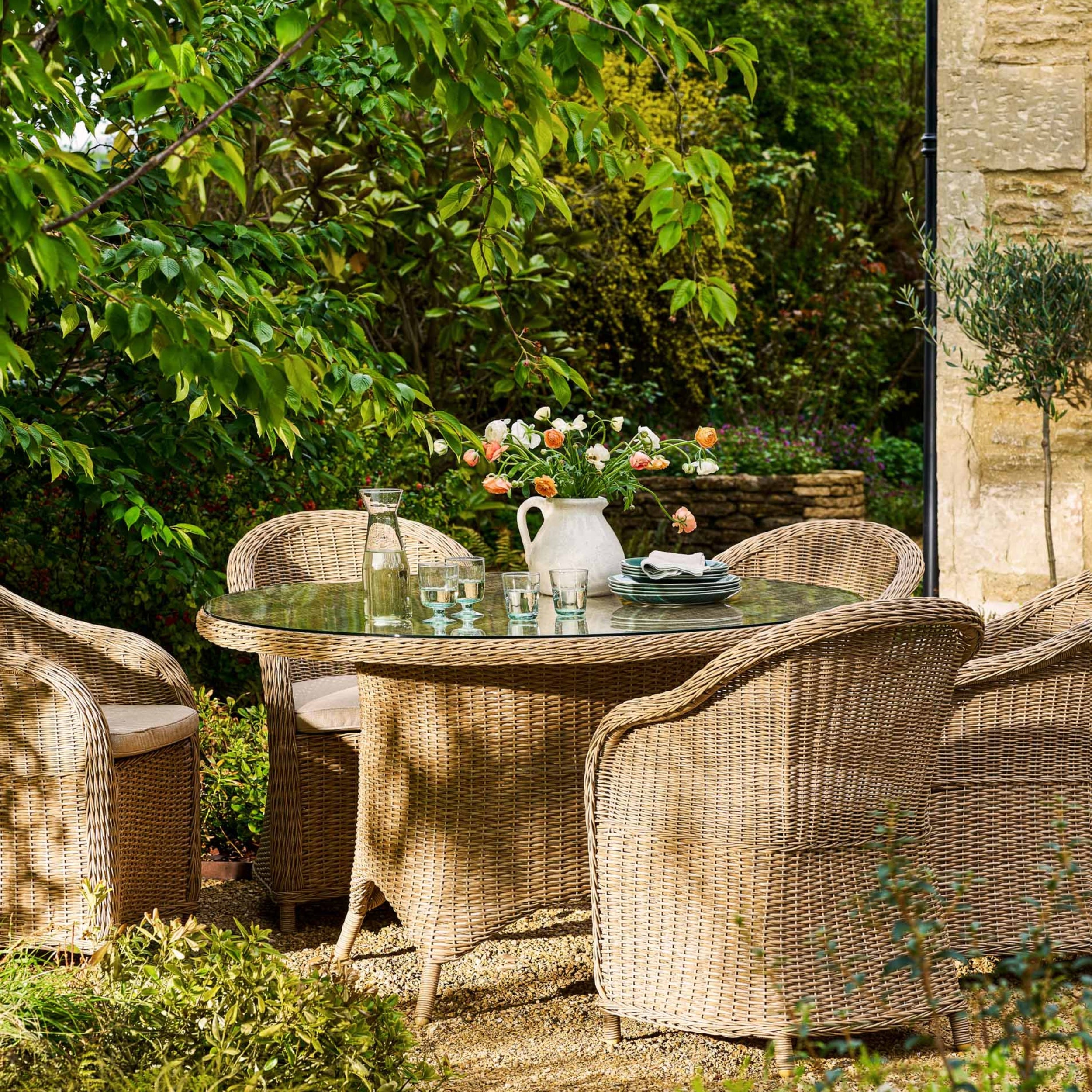 Brayford Large Round Outdoor Dining Set – Table & 6 Chairs