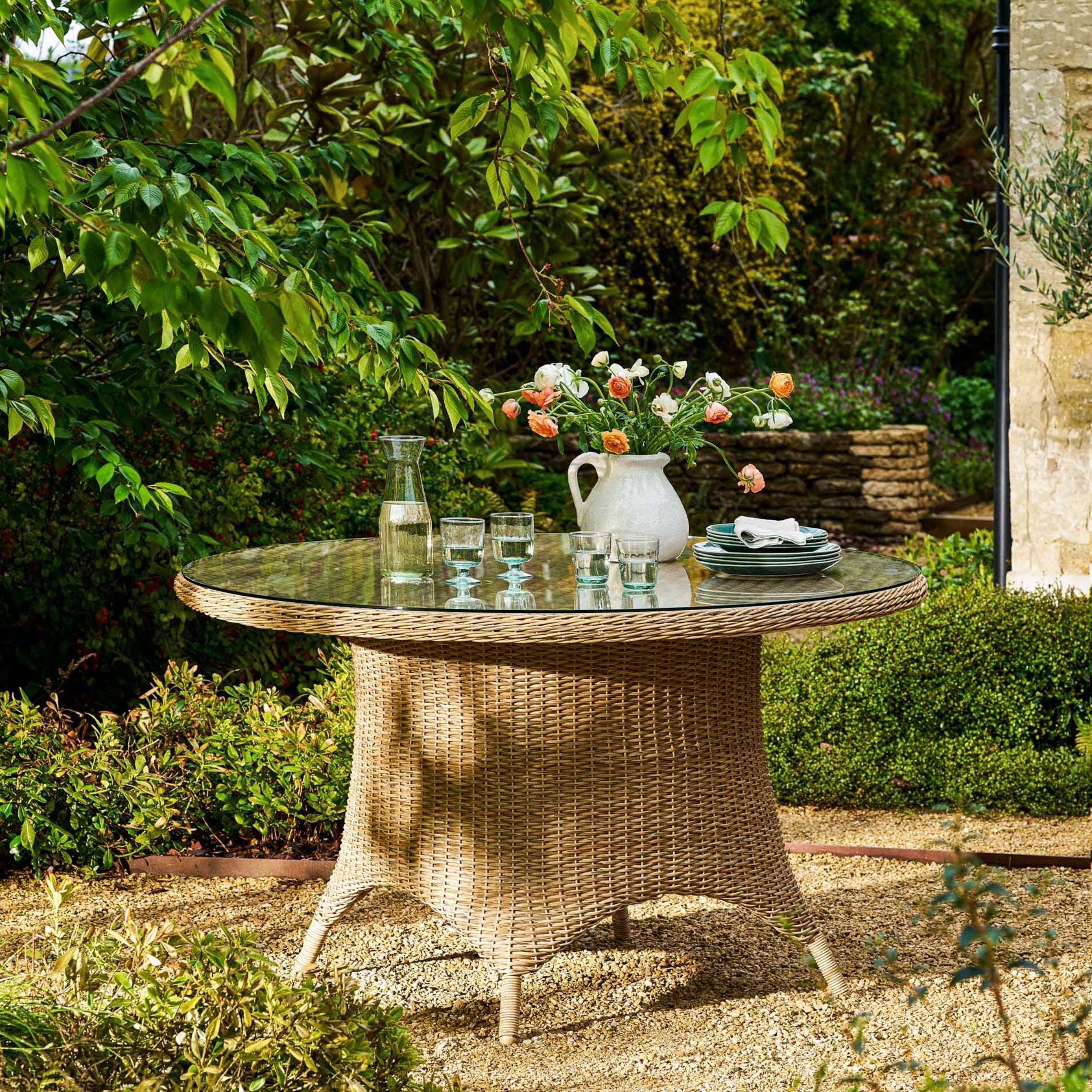 Brayford Large Round Outdoor Dining Set – Table & 6 Chairs