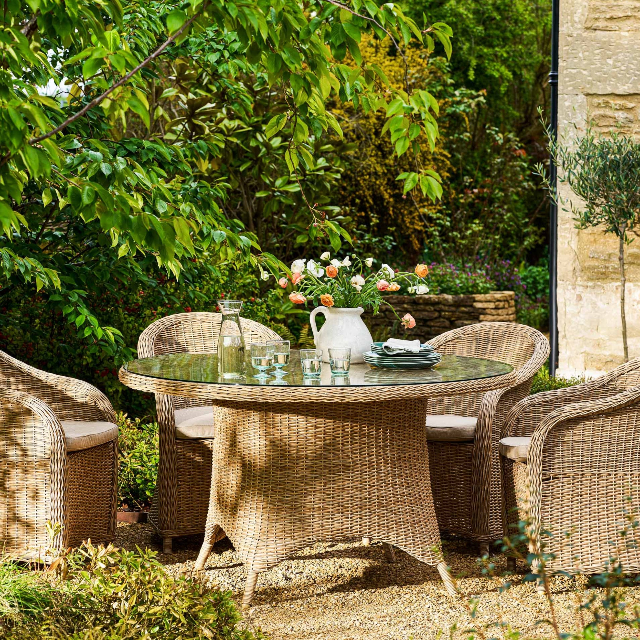 Brayford Large Round Outdoor Dining Set – Table & 6 Chairs