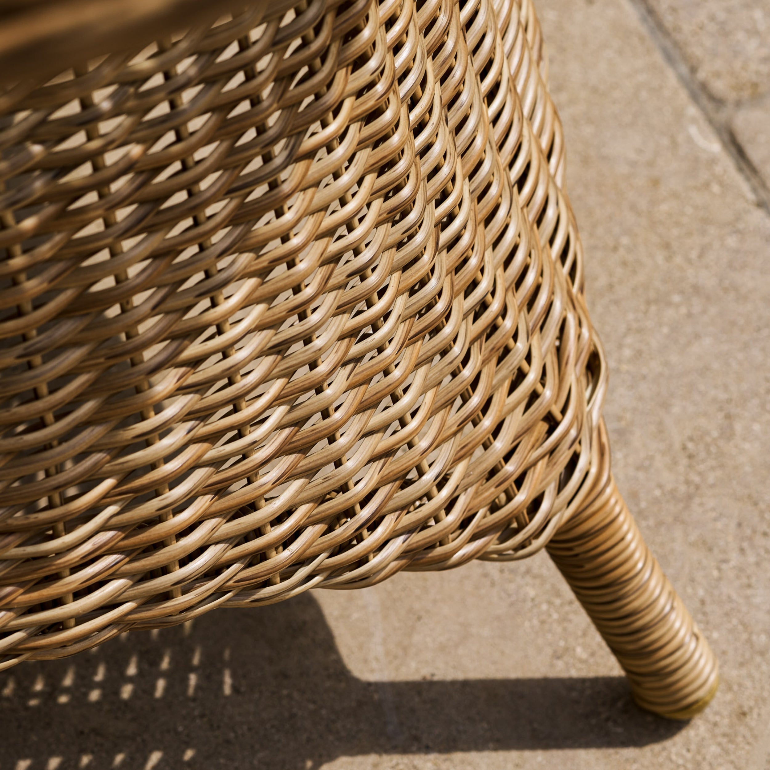 Brayford Small Round Outdoor Dining Table – PE Rattan & Glass