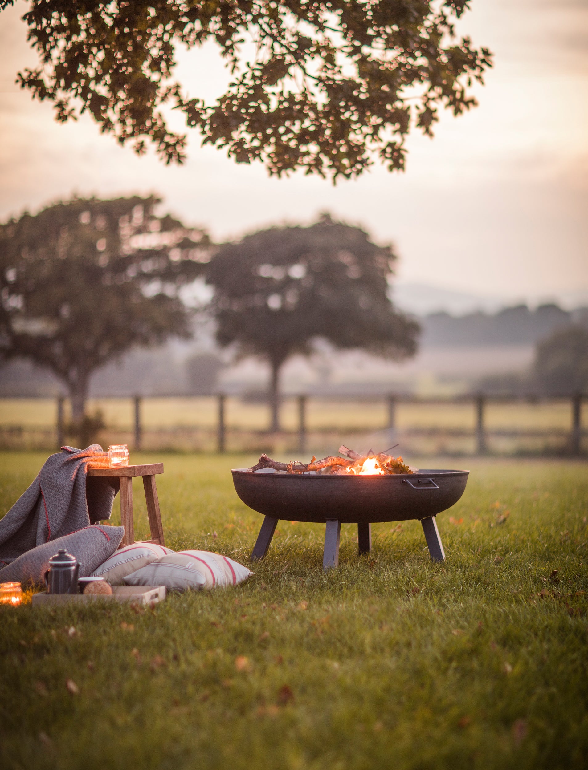 Garden Trading Foscot Cast Iron Fire Pit – Grey, Large