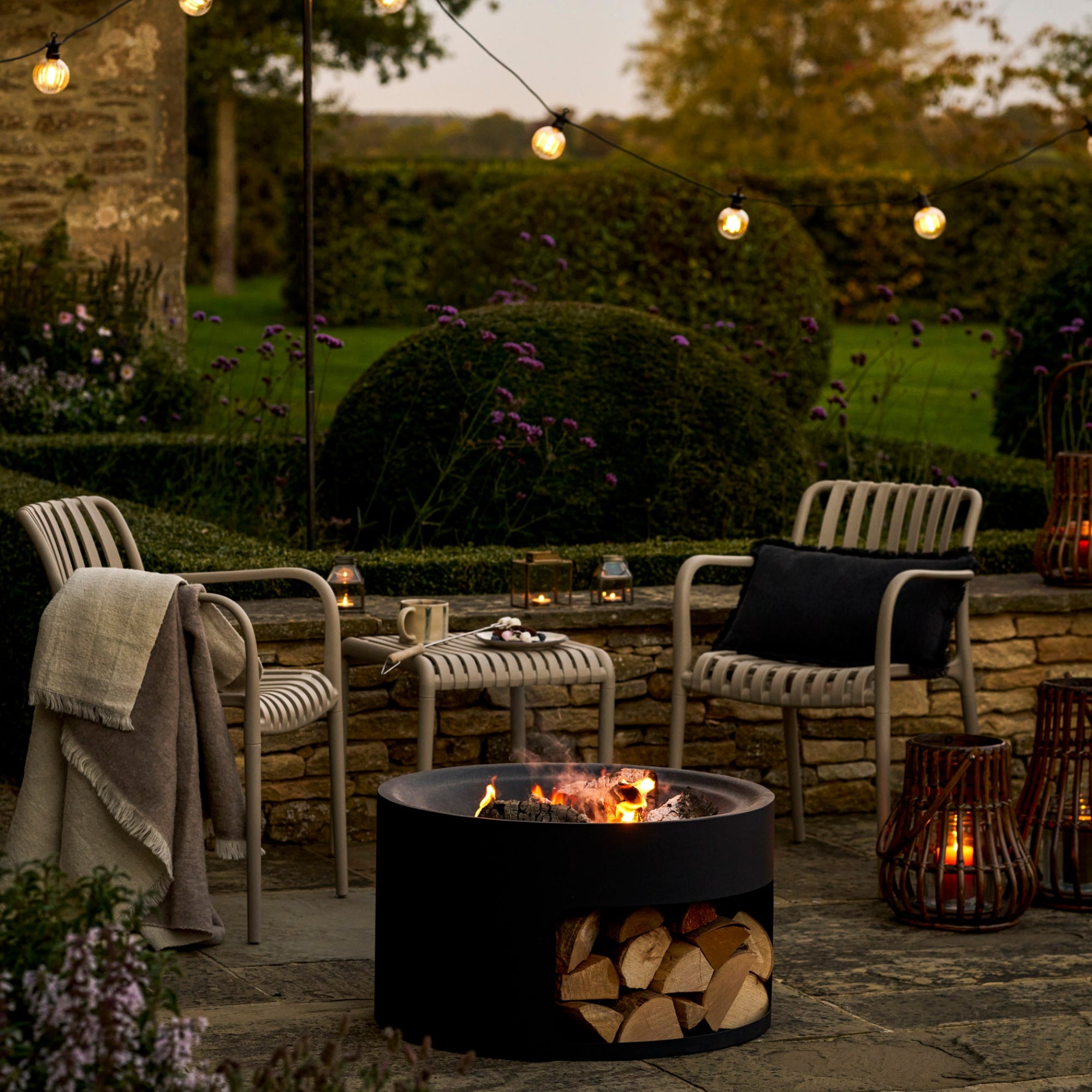Sarsden Round Fire Pit & Log Store — Black Steel
