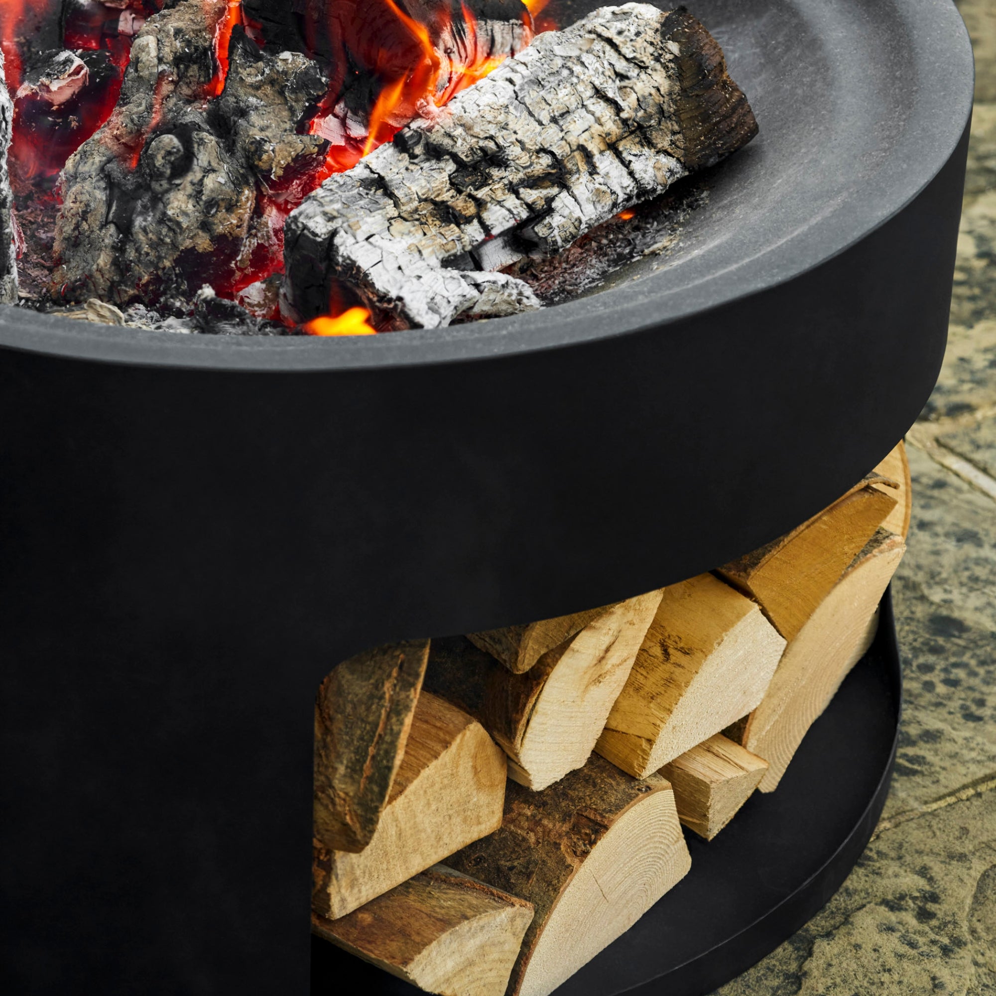 Sarsden Round Fire Pit & Log Store — Black Steel