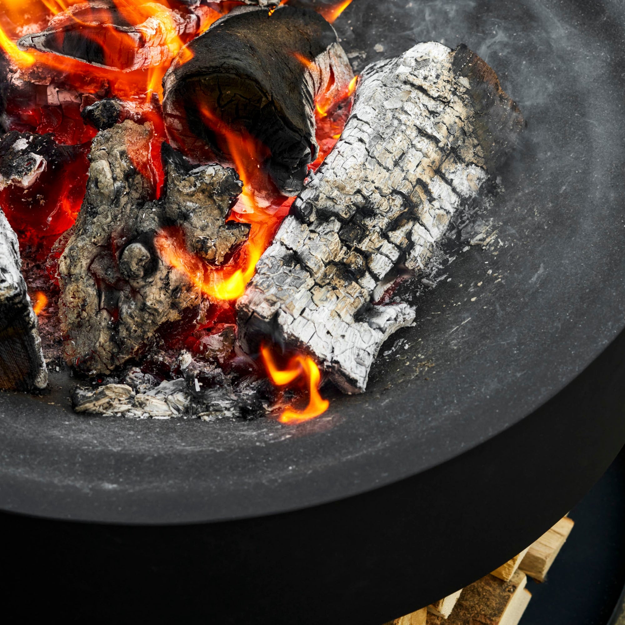 Sarsden Round Fire Pit & Log Store — Black Steel