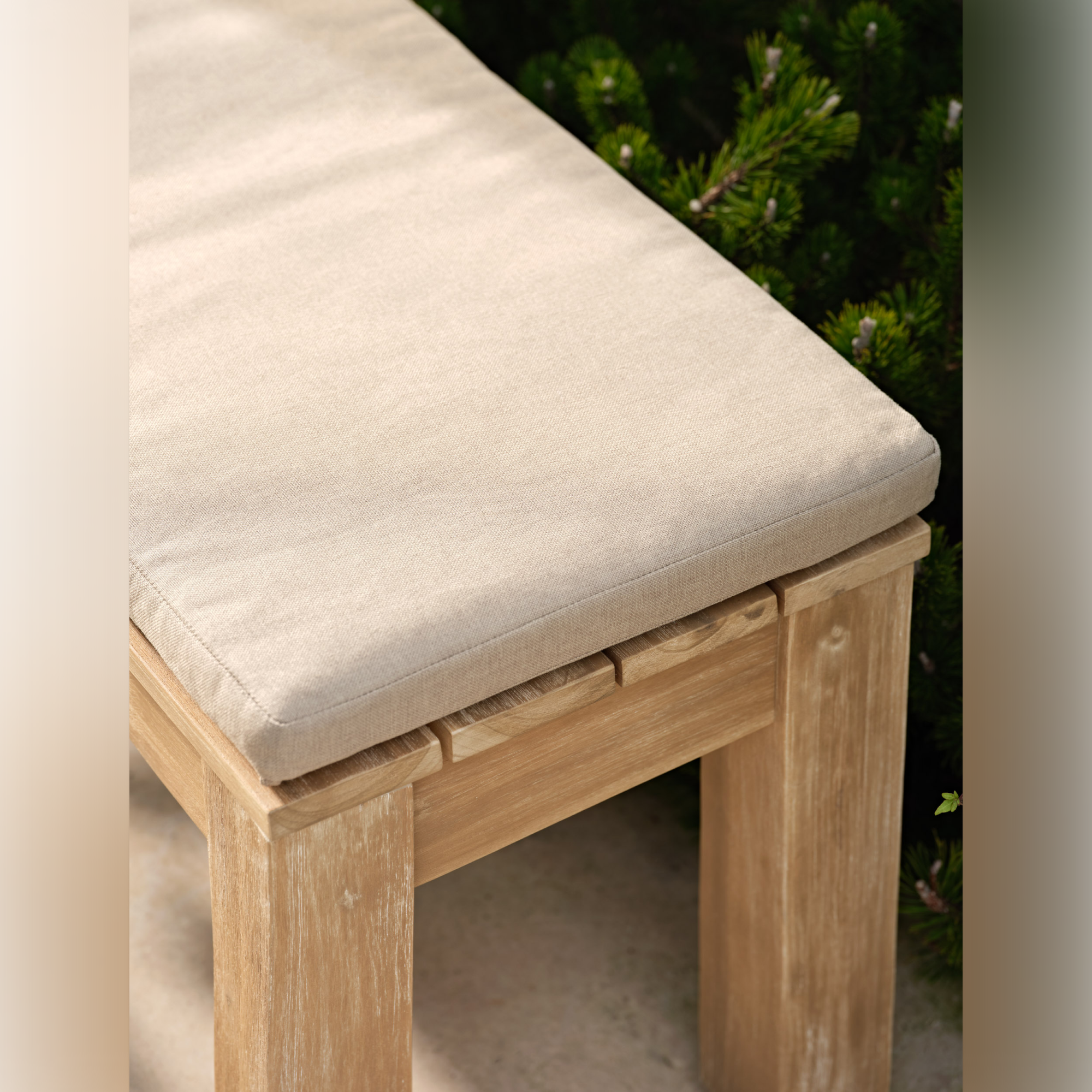 Porthallow Outdoor Bench – Natural Acacia