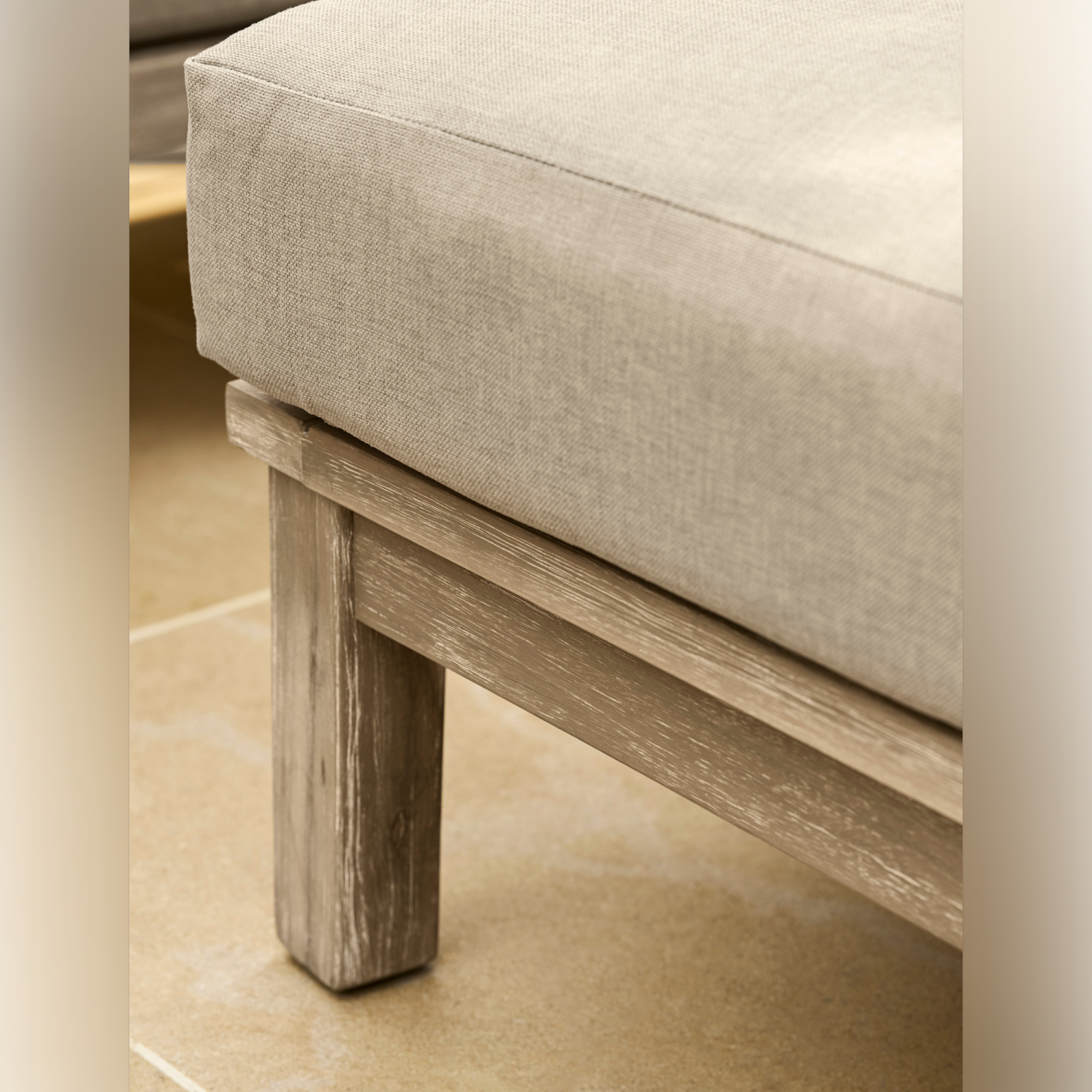 Porthallow Ottoman – Natural Acacia Wood