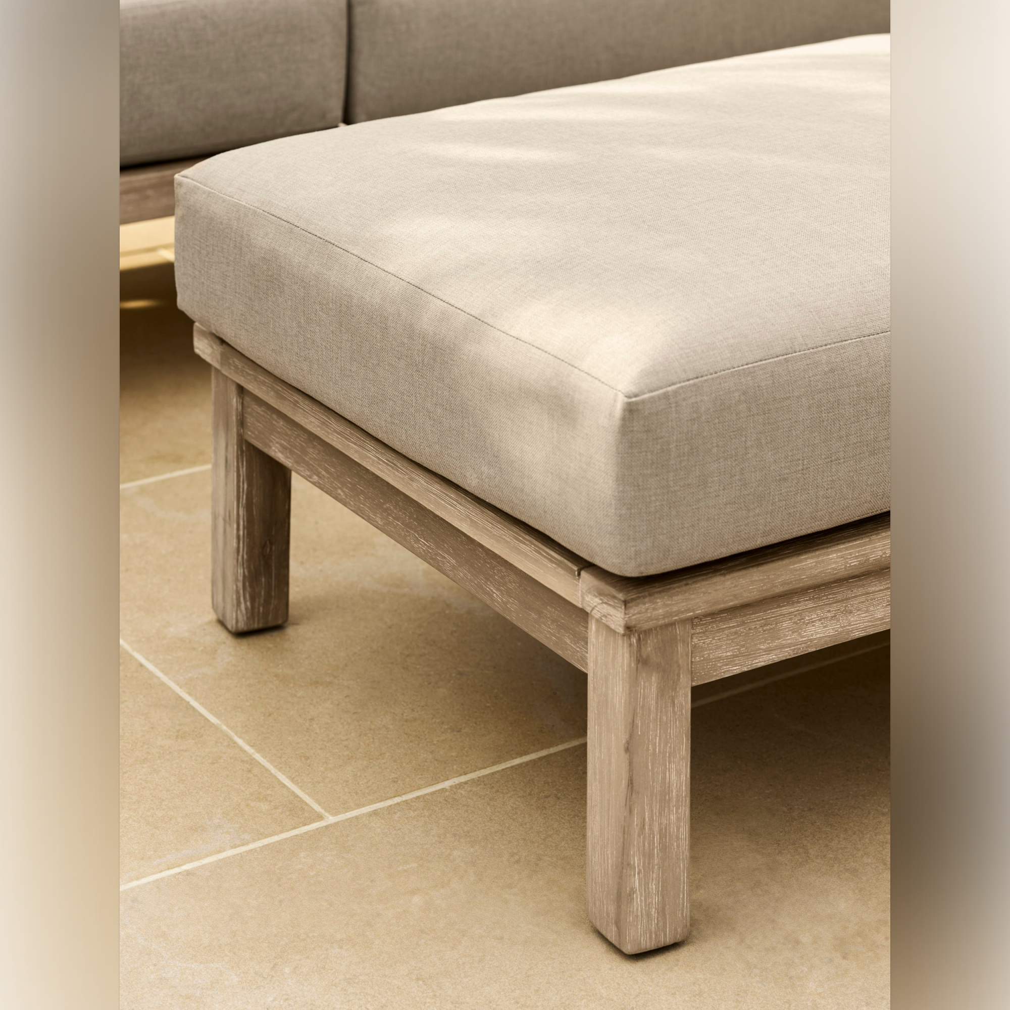 Porthallow Ottoman – Natural Acacia Wood