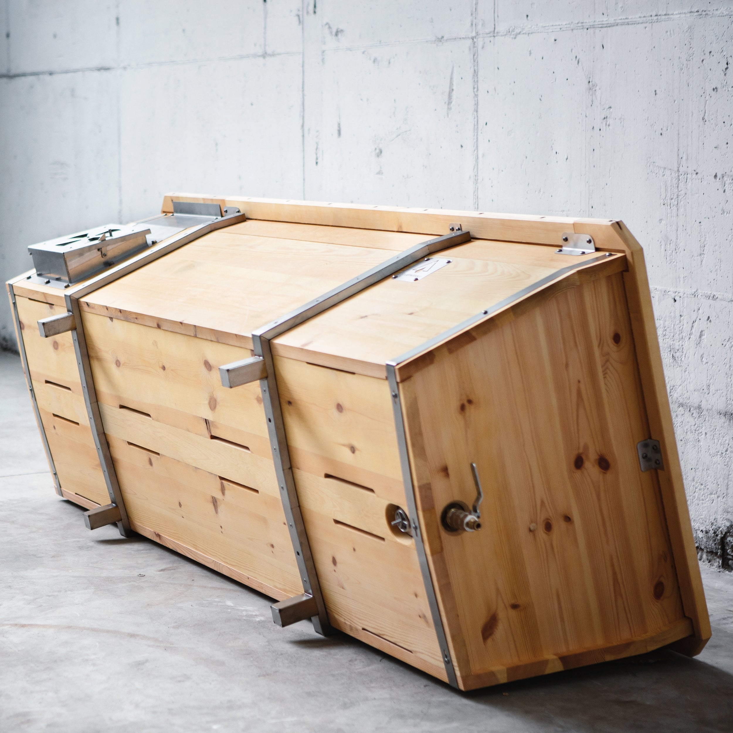 FEUERWASSER Wood-Fired Outdoor Bathtub