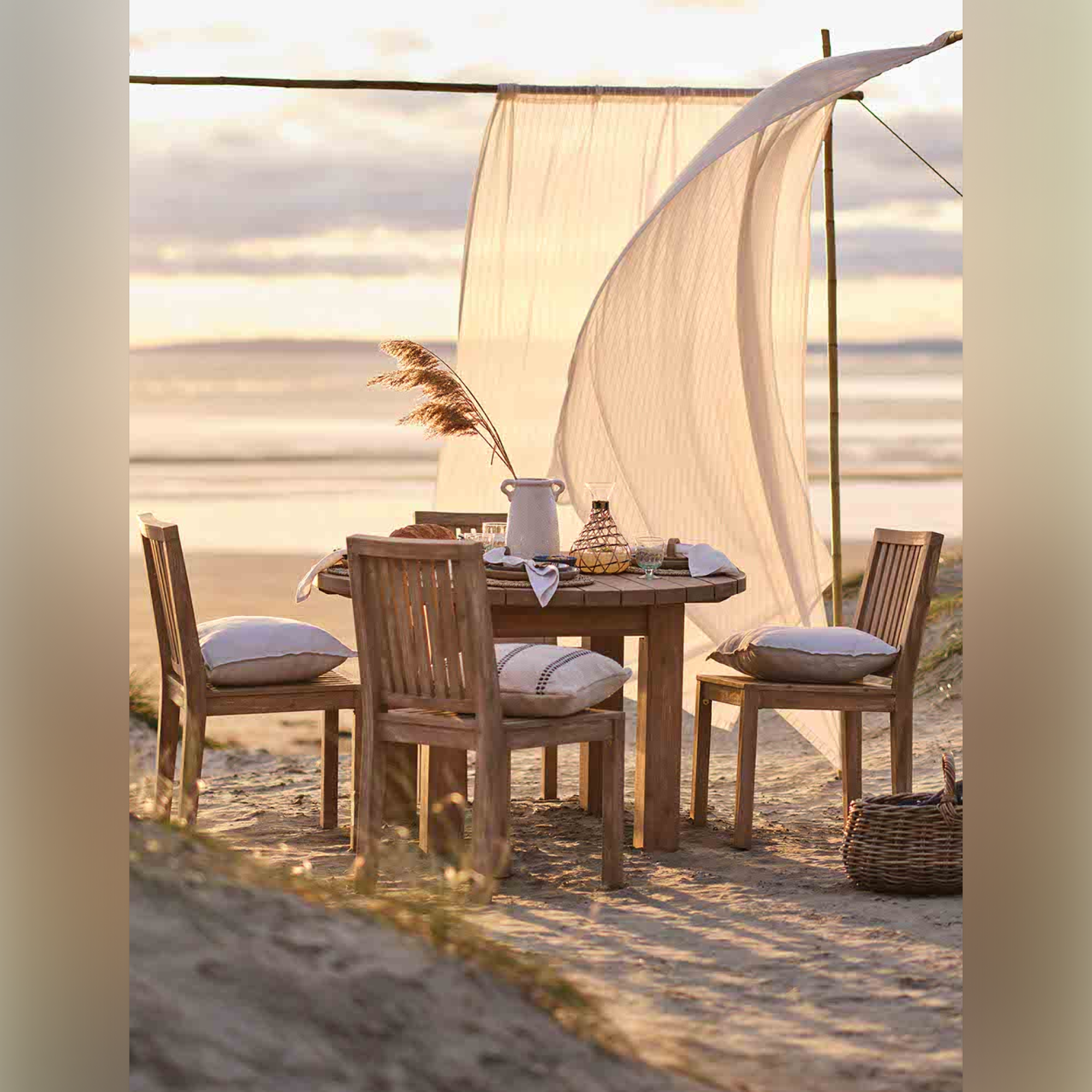 Porthallow Round Outdoor Dining Table, Medium – Natural Acacia