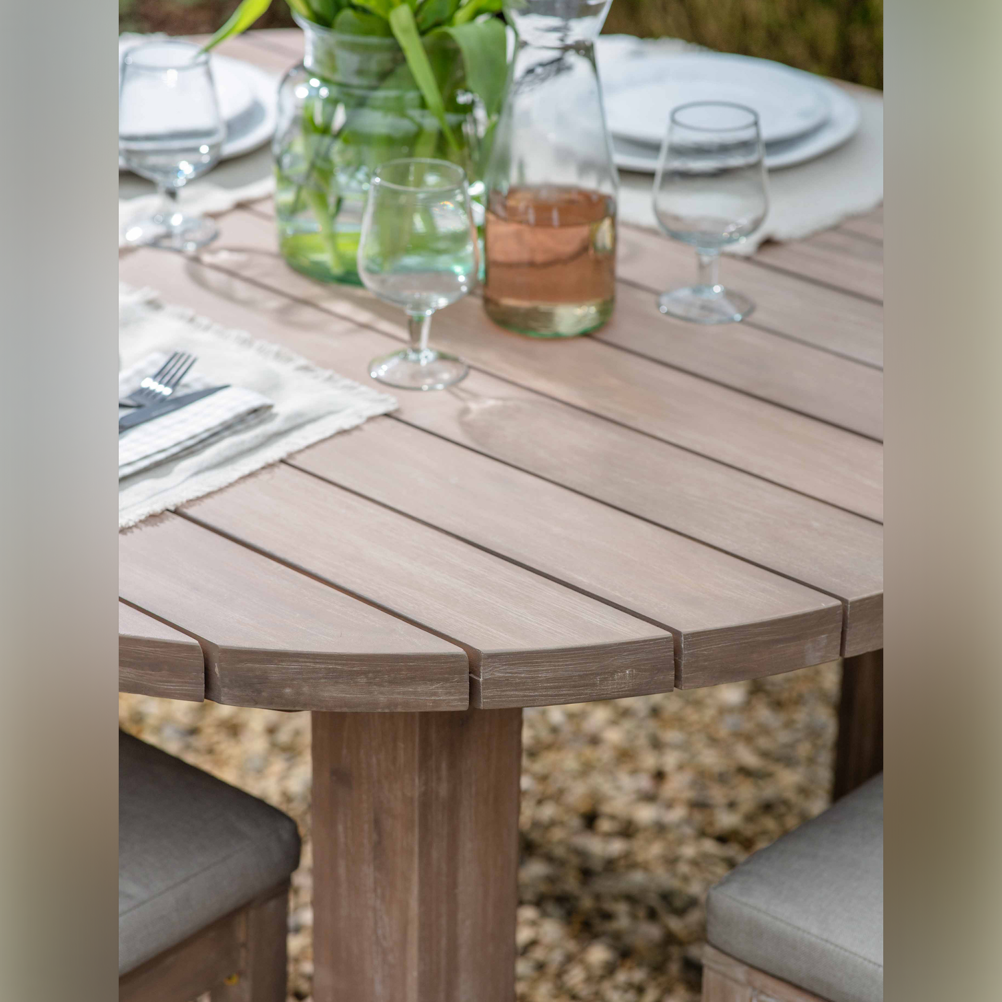 Porthallow Round Outdoor Dining Table, Medium – Natural Acacia