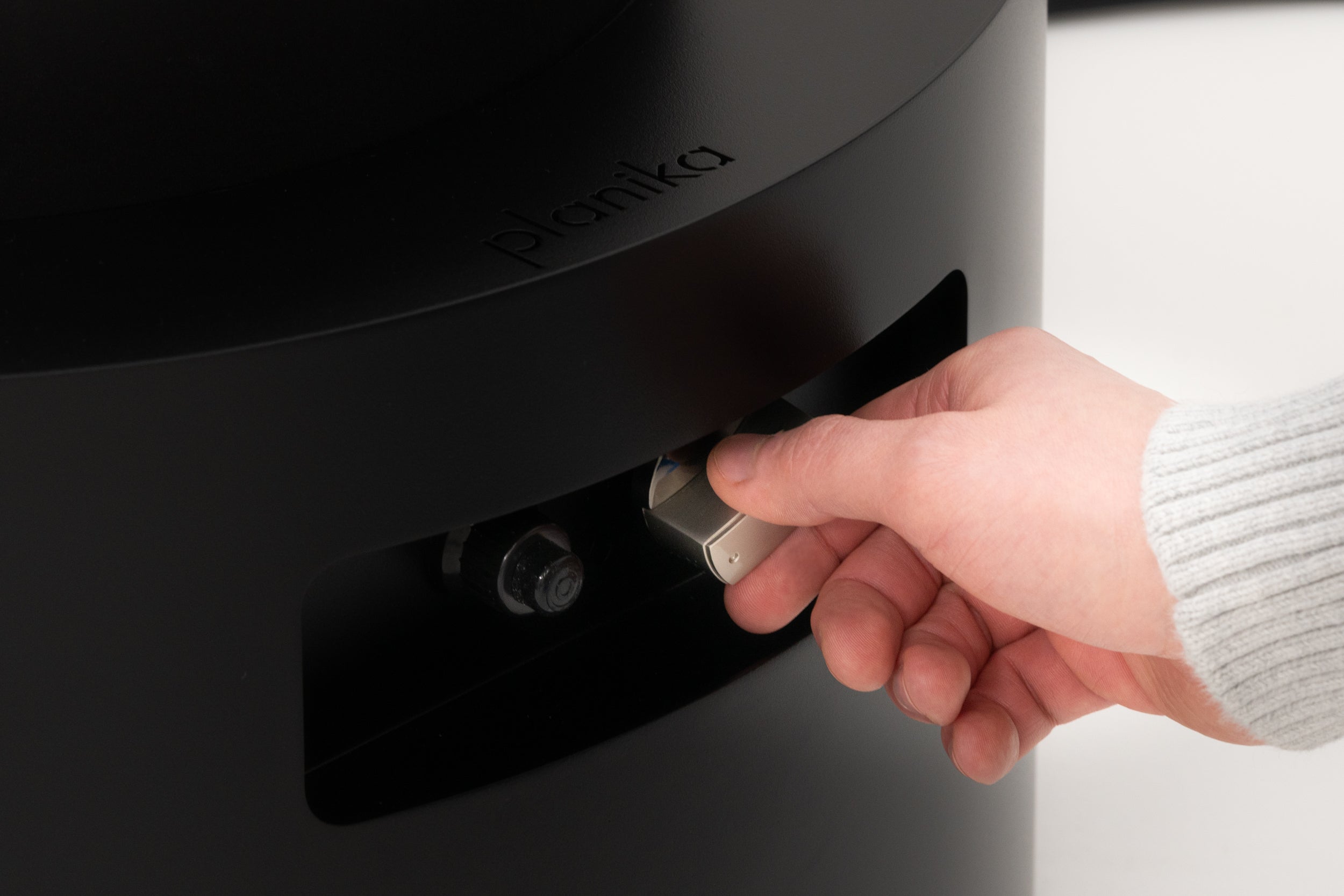 Planika Moon – Black with Cover