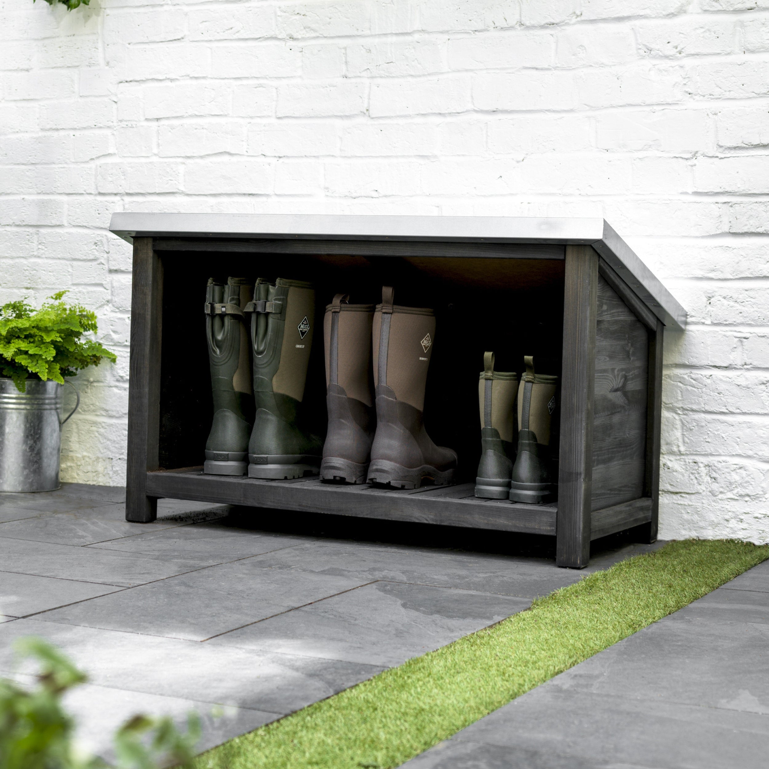 Moreton Welly Store – Black Spruce