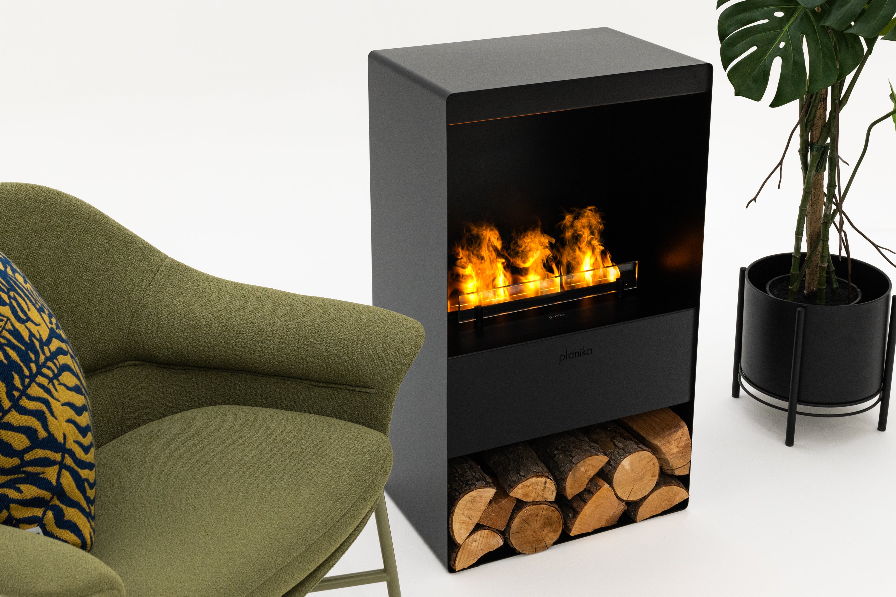 Planika Steamy - Freestanding water vapour fireplace with Optimyst® technology