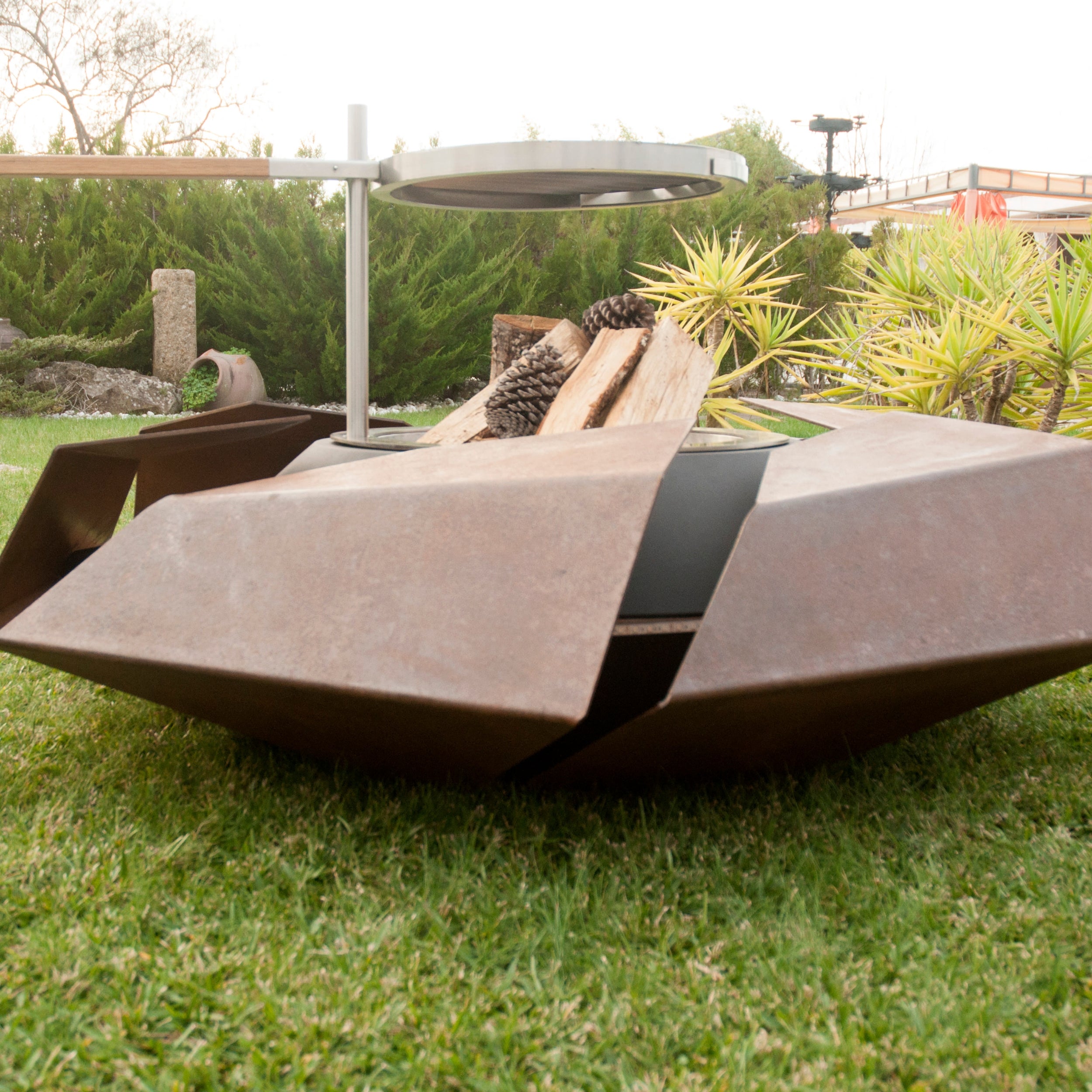 GlammFire Stravaganza Outdoor Fire Pit – Wood, Gas or Bioethanol