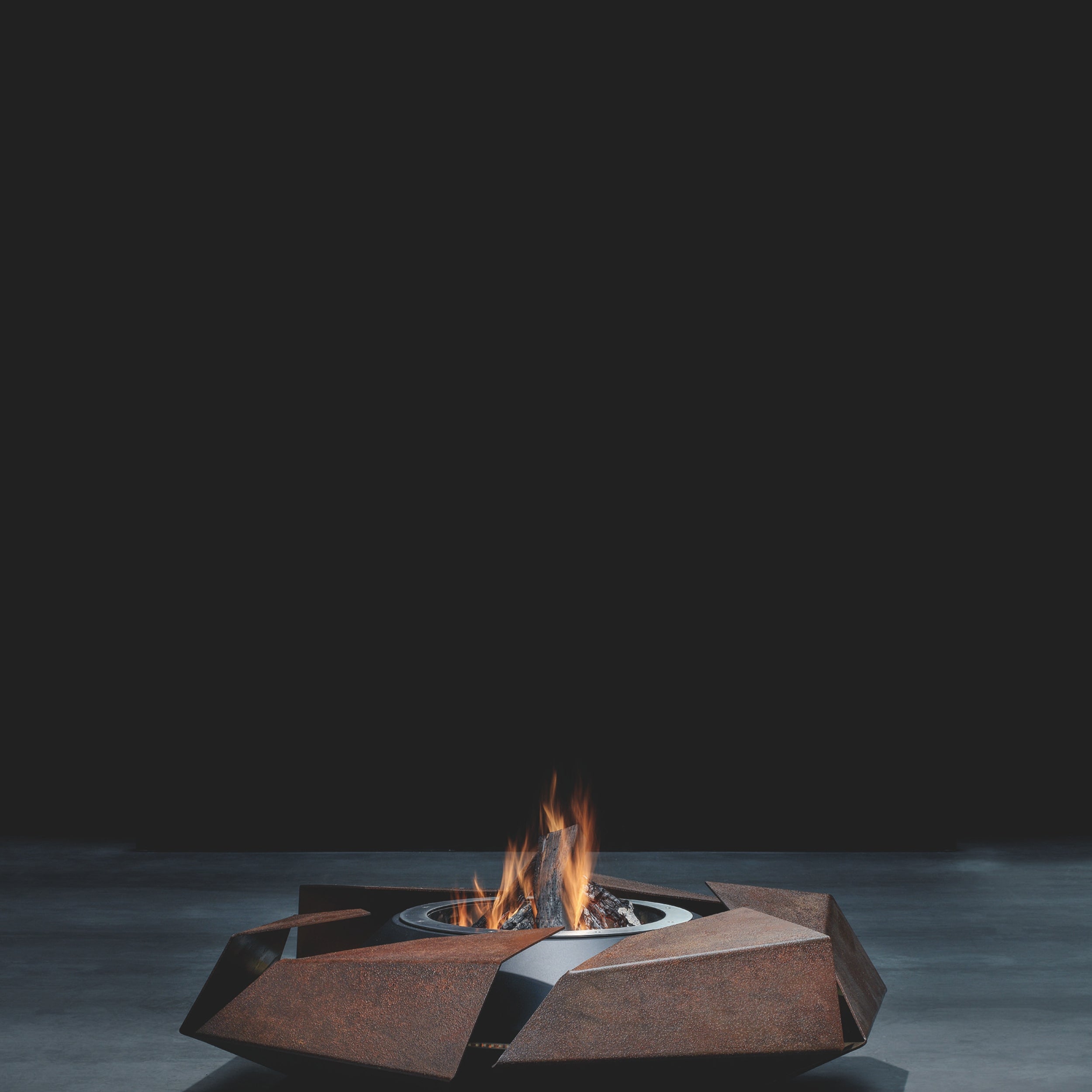 GlammFire Stravaganza Outdoor Fire Pit – Wood, Gas or Bioethanol