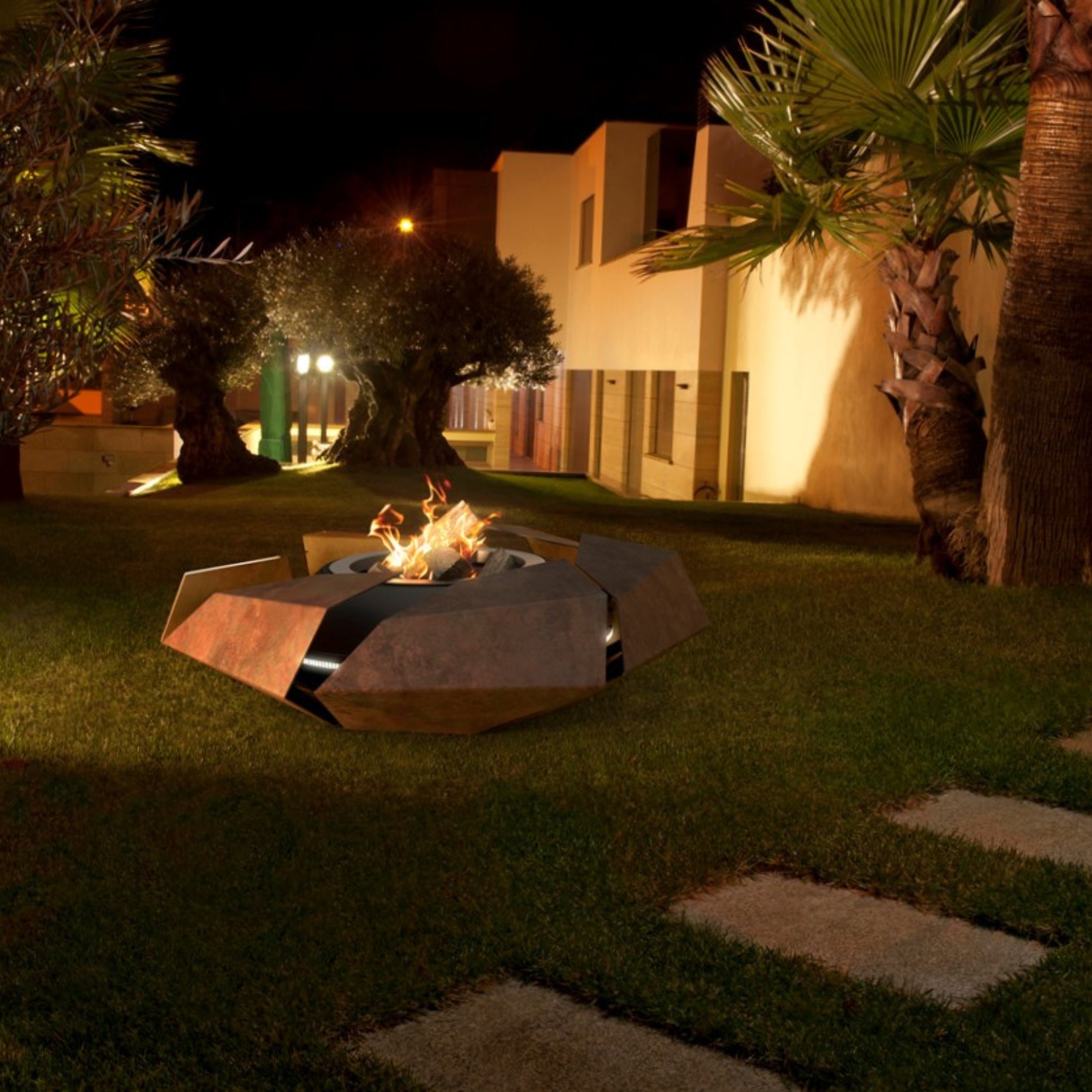 GlammFire Stravaganza Outdoor Fire Pit – Wood, Gas or Bioethanol