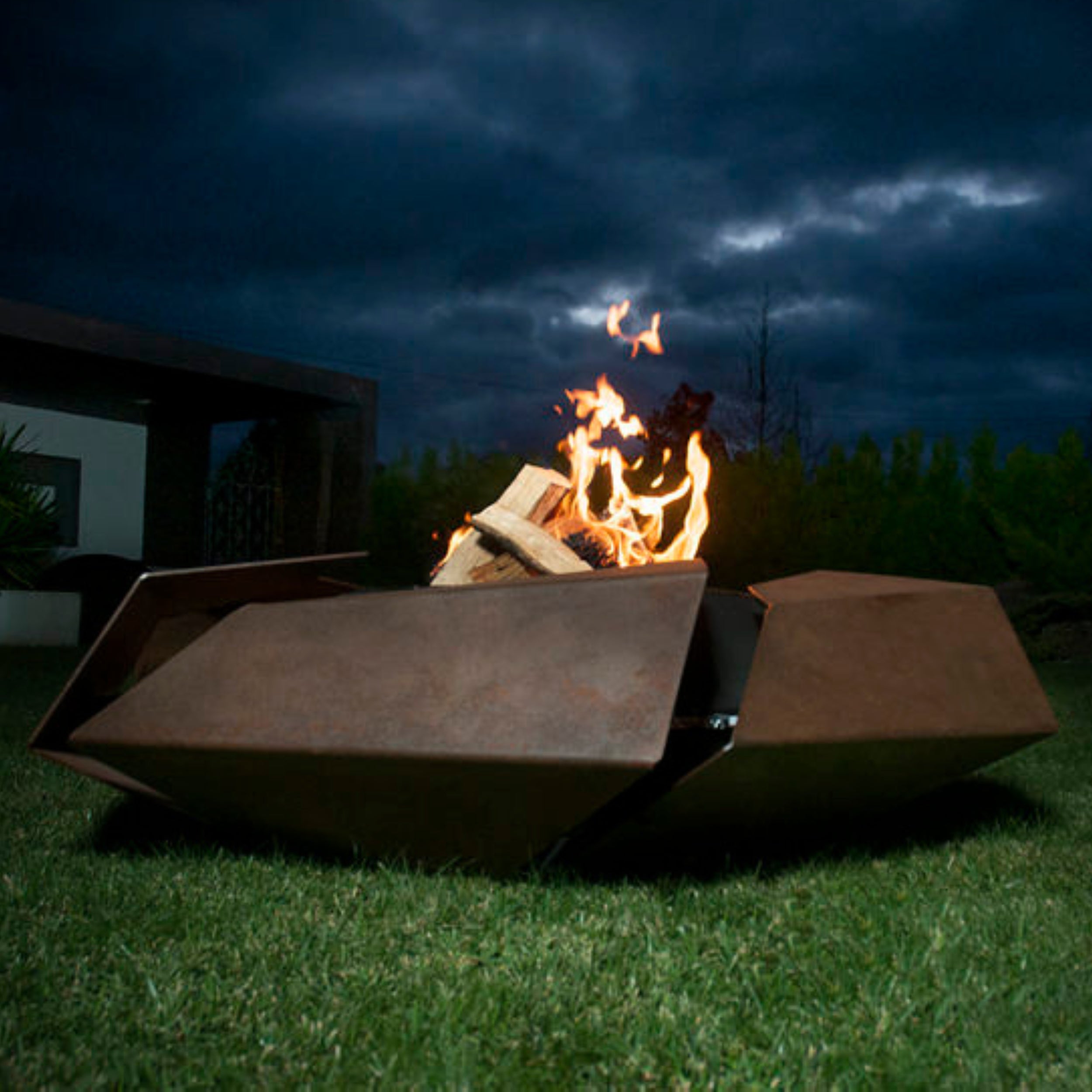 GlammFire Stravaganza Outdoor Fire Pit – Wood, Gas or Bioethanol