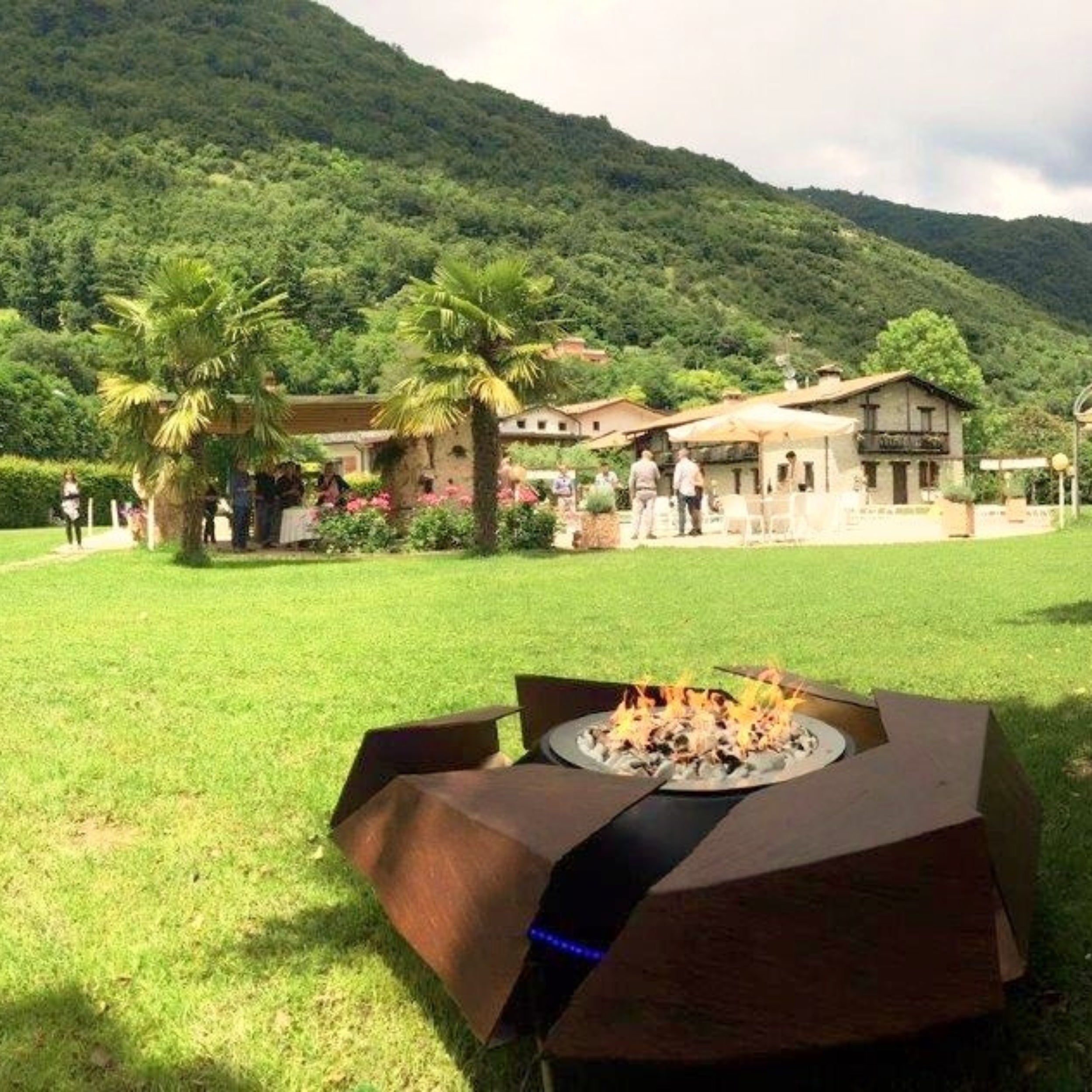 GlammFire Stravaganza Outdoor Fire Pit – Wood, Gas or Bioethanol