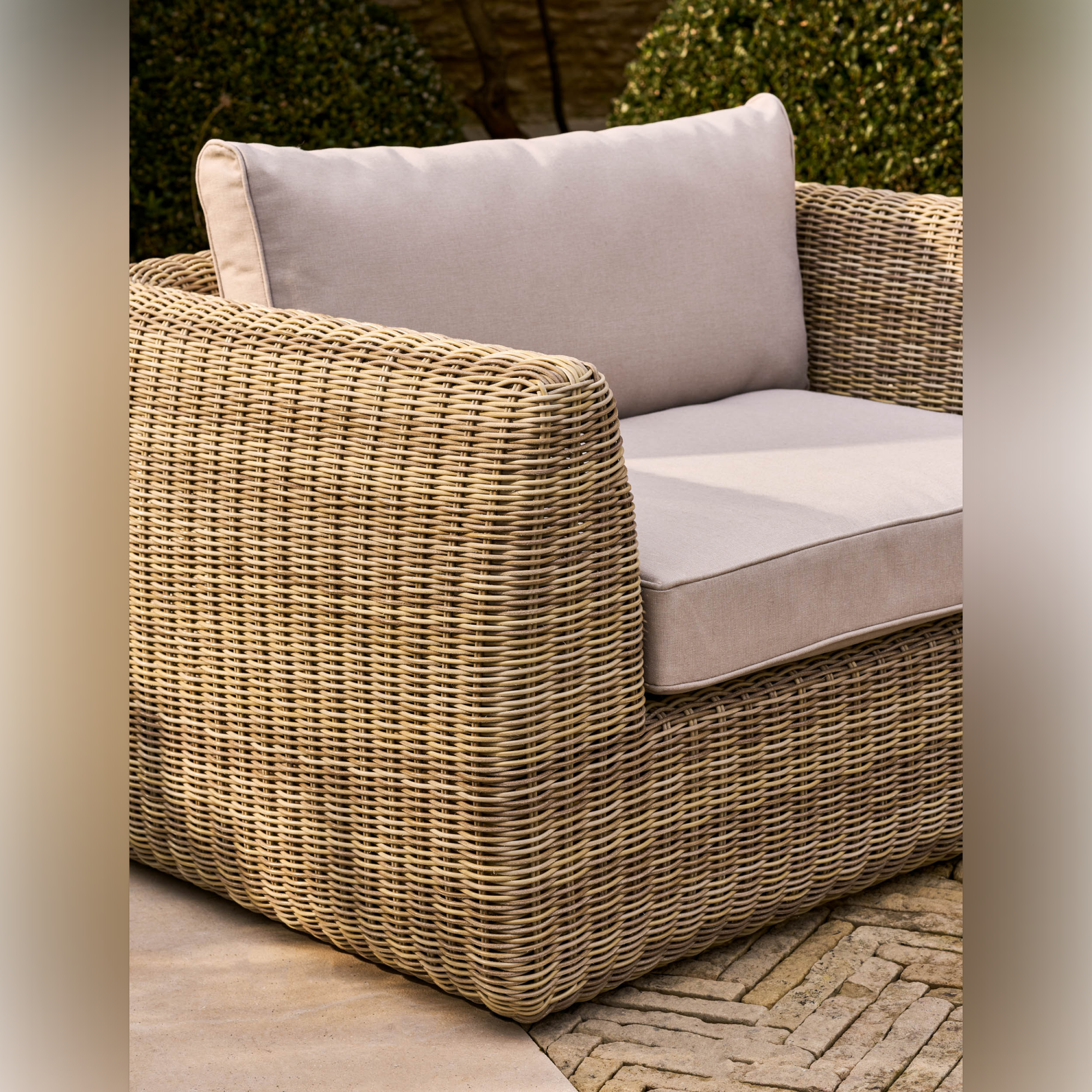 Skala XL Armchair – PE Rattan