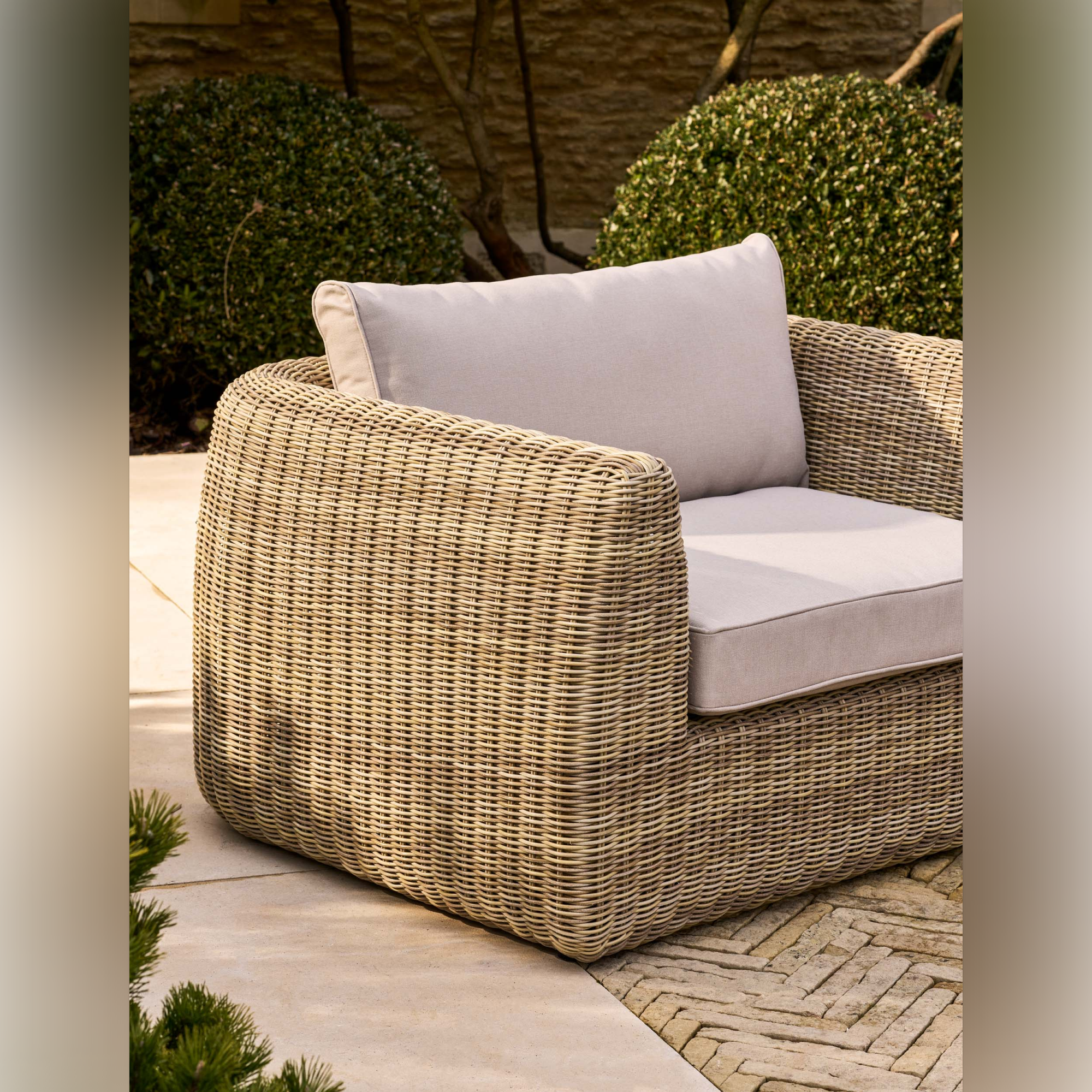 Skala XL Armchair – PE Rattan