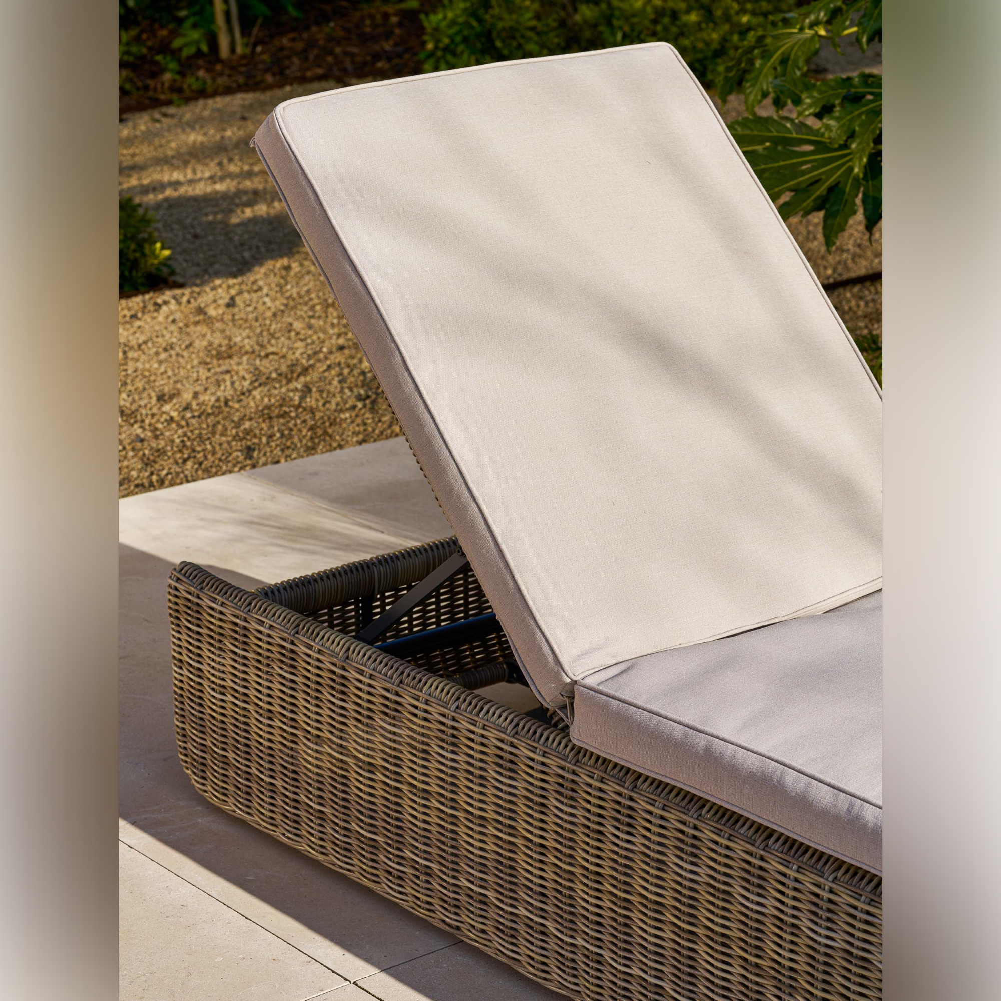 Skala Lounger – PE Rattan