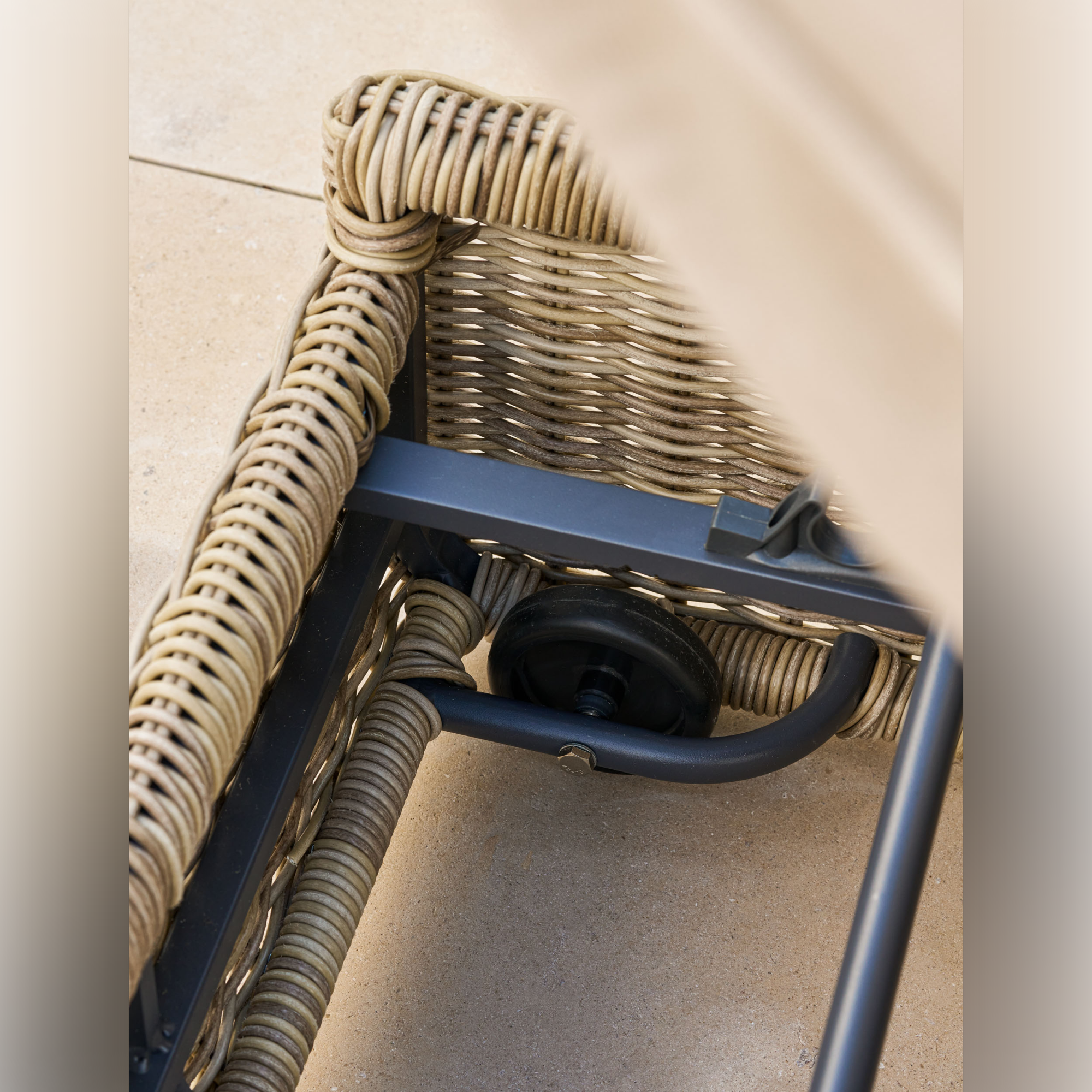 Skala Lounger – PE Rattan
