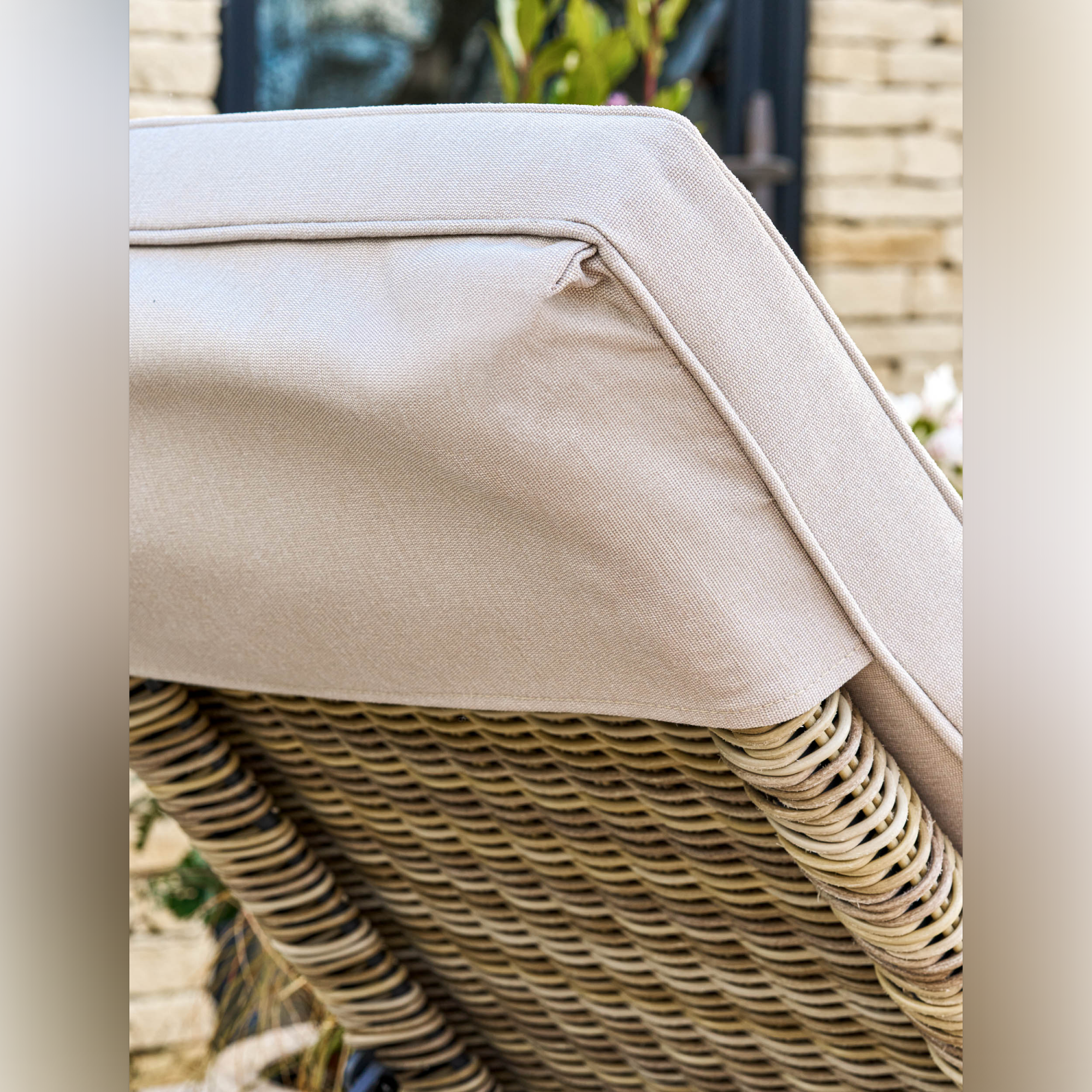 Skala Lounger – PE Rattan
