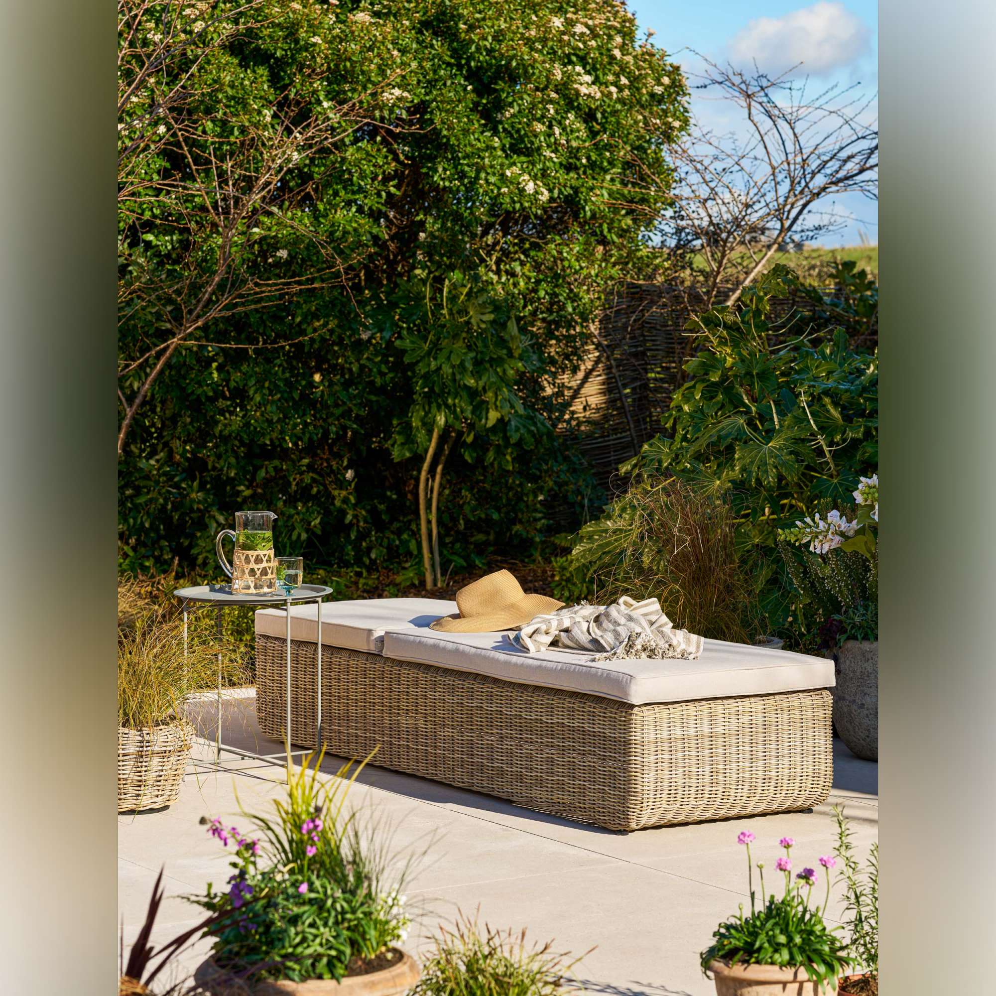 Skala Lounger – PE Rattan