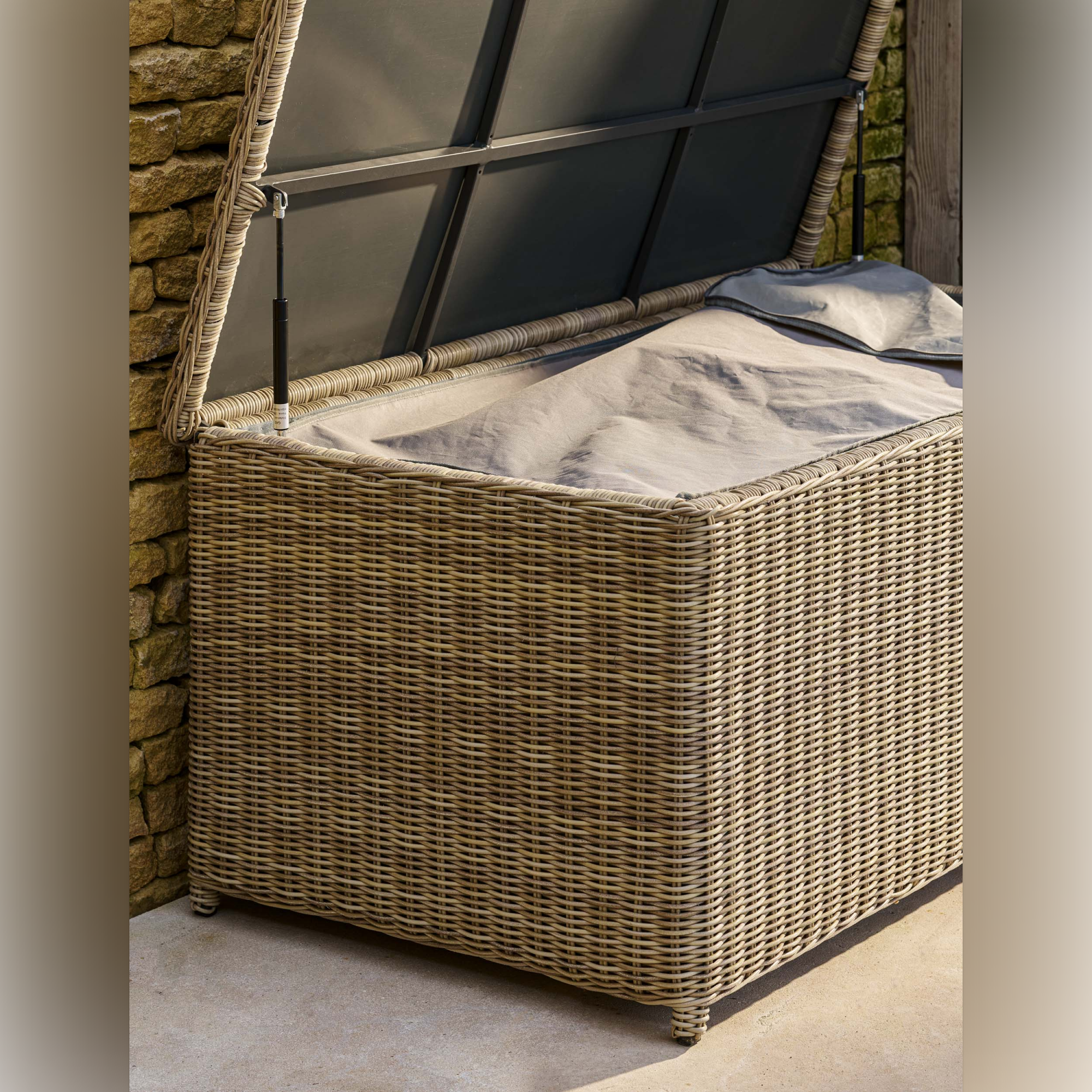 Skala Storage Box Large – PE Rattan