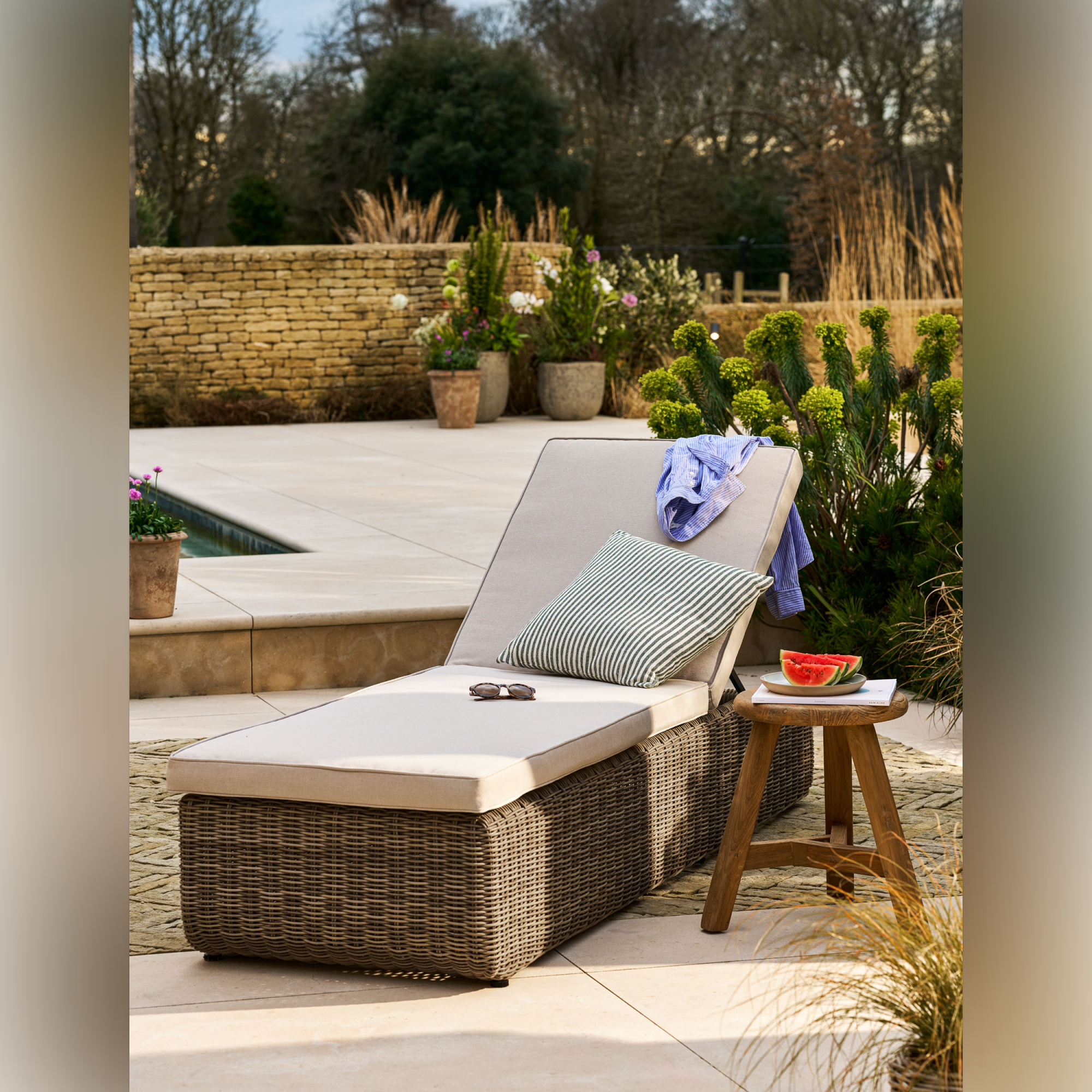 Skala Lounger – PE Rattan
