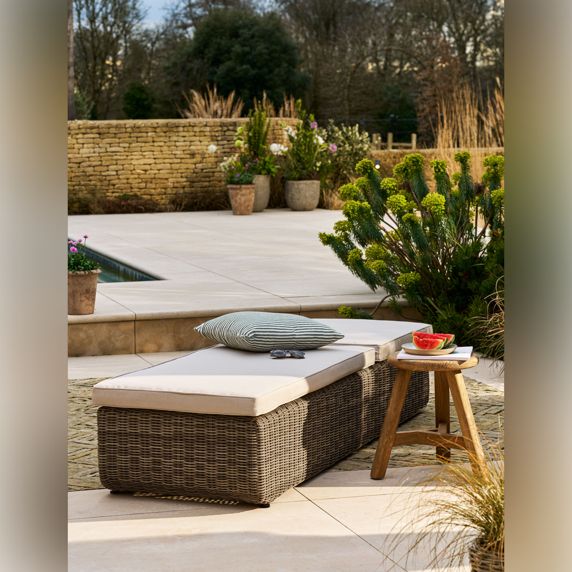 Skala Lounger – PE Rattan