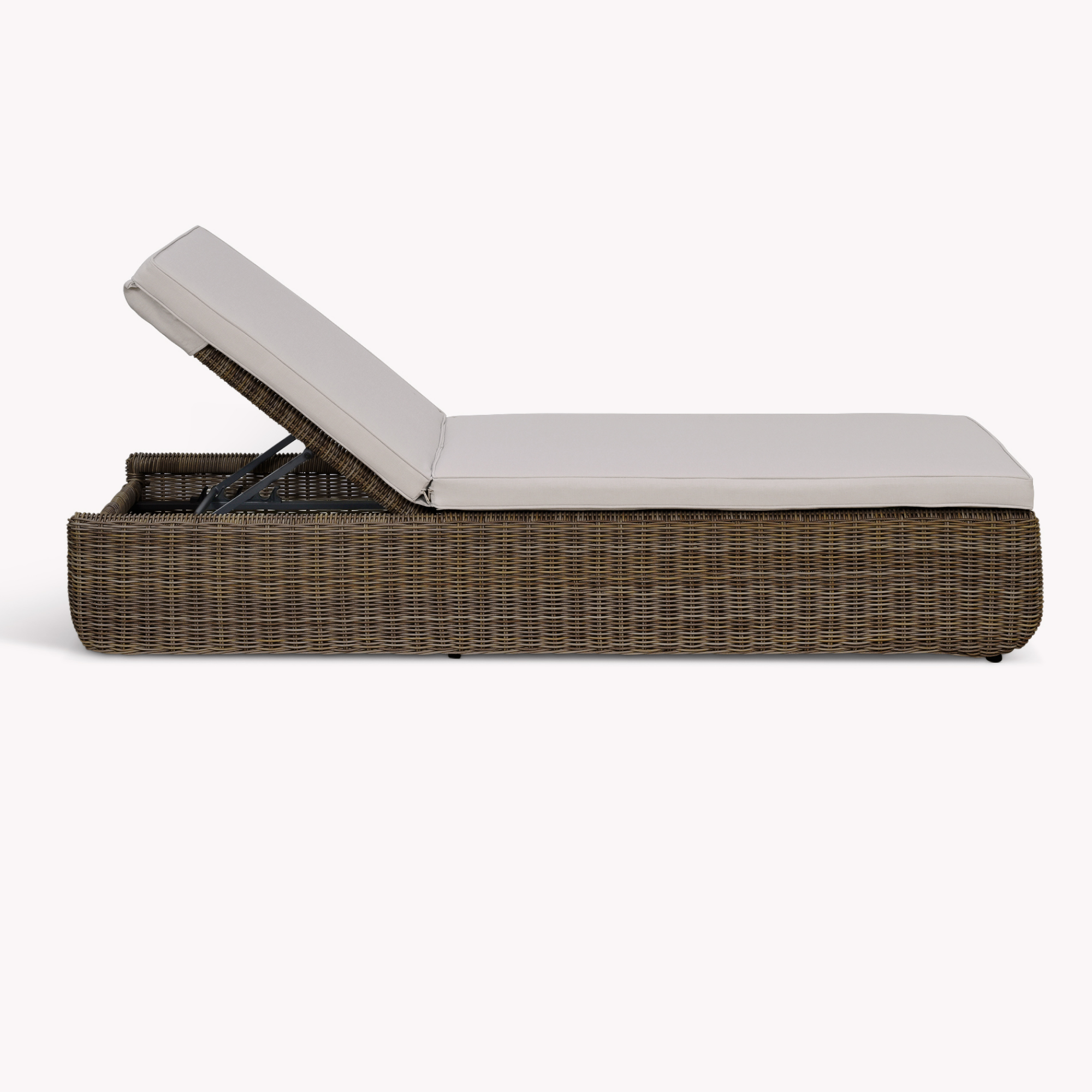 Skala Lounger – PE Rattan