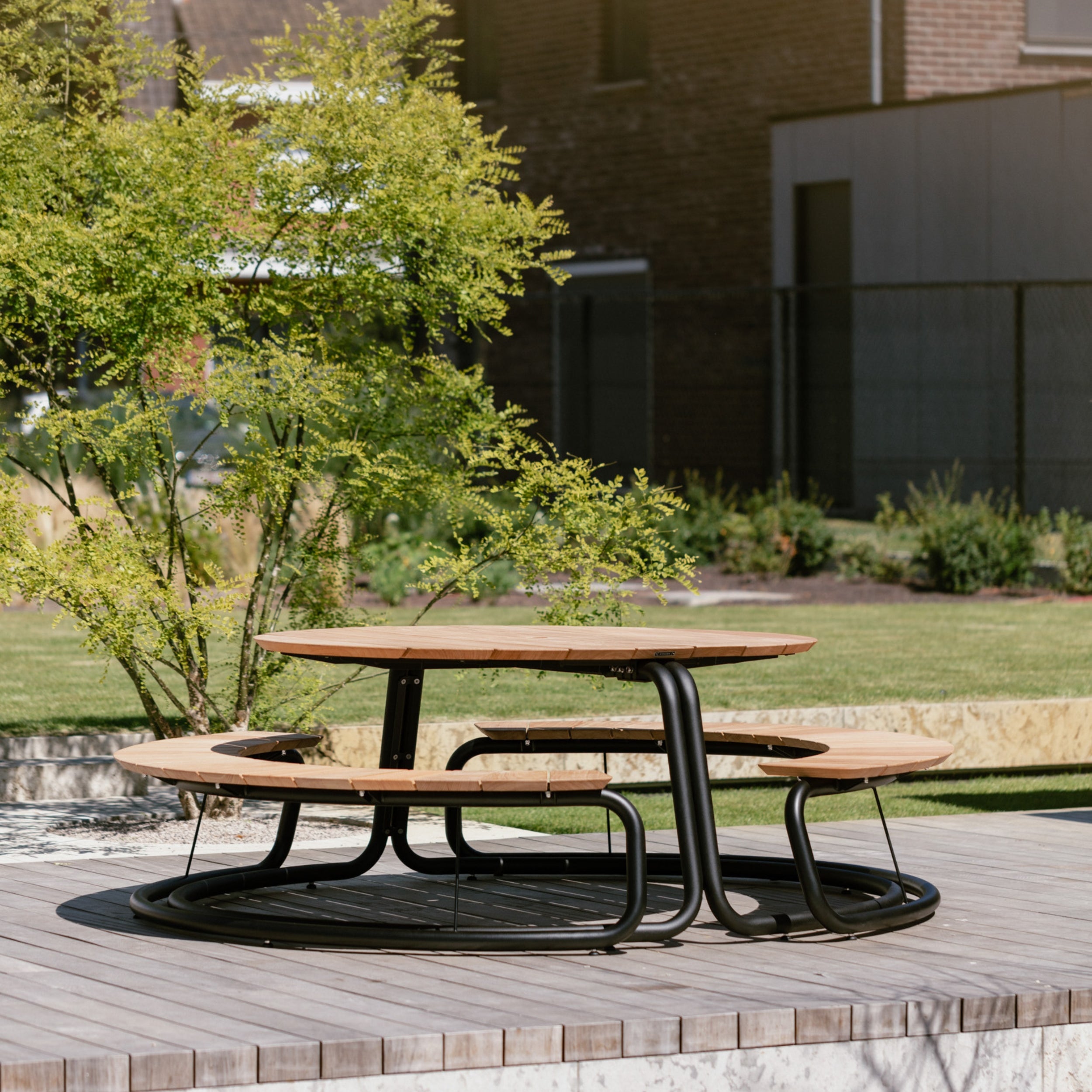 WÜNDER The Circle Outdoor Dining Table & Curved Bench Set