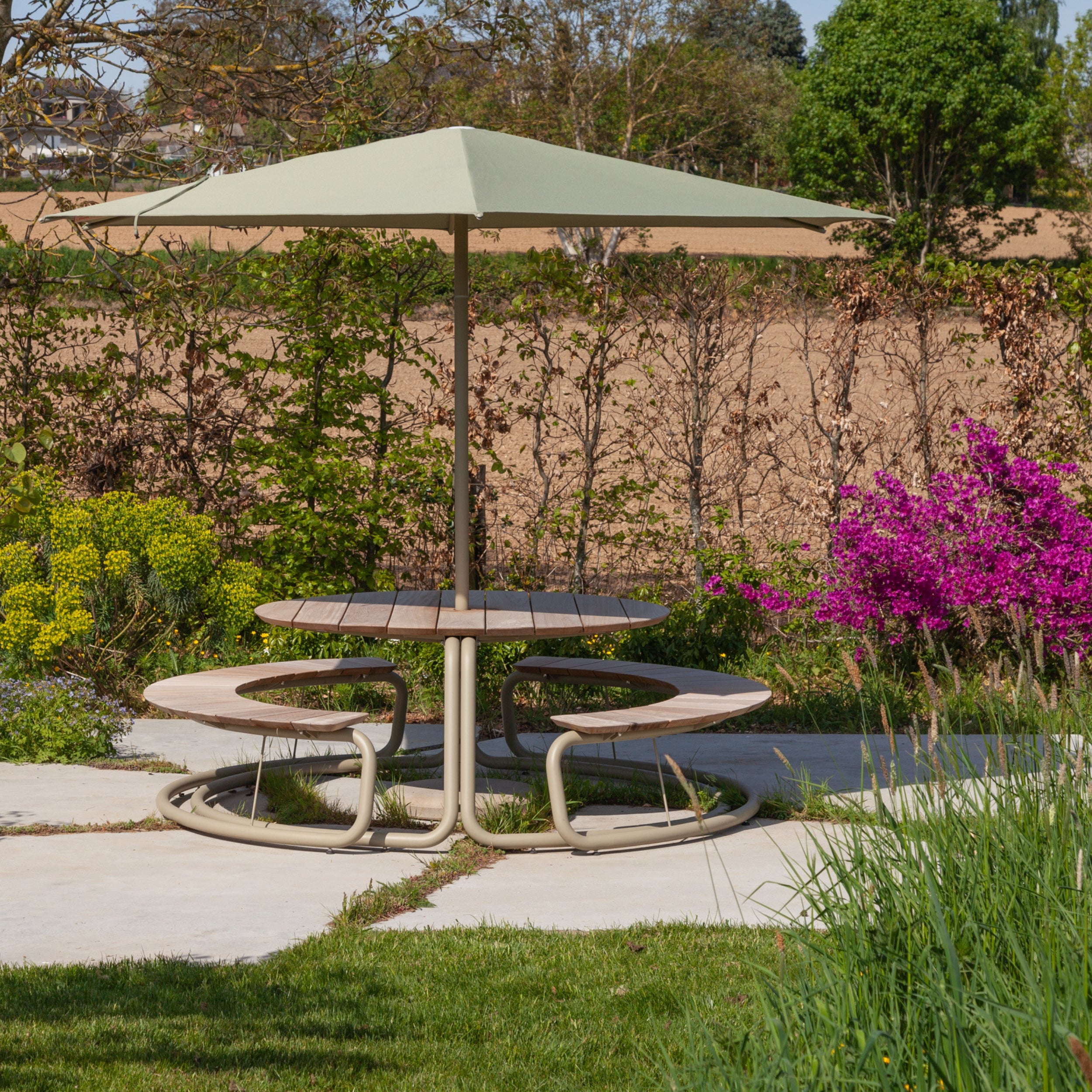 WÜNDER The Circle Outdoor Dining Table & Curved Bench Set