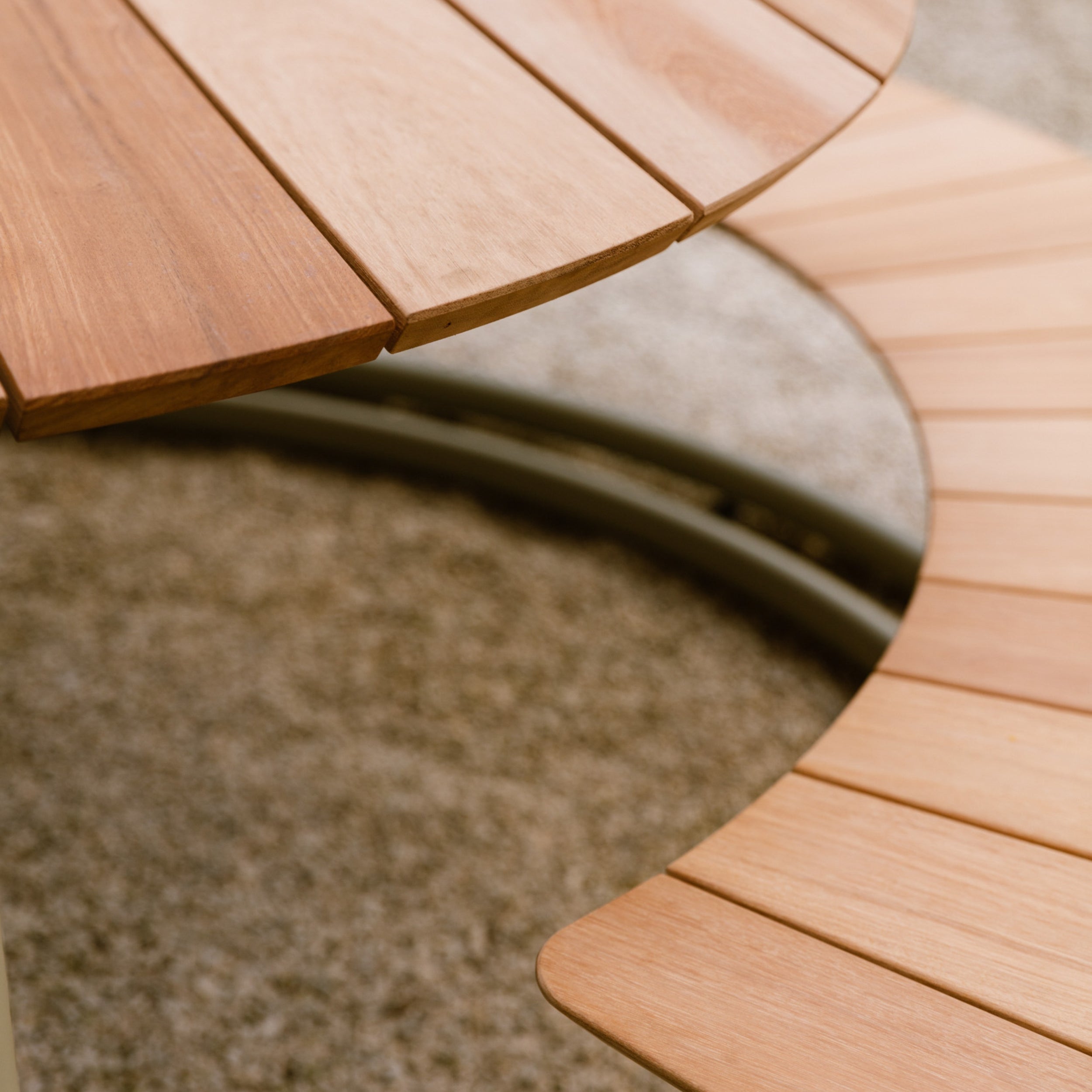 WÜNDER The Circle Outdoor Dining Table & Curved Bench Set
