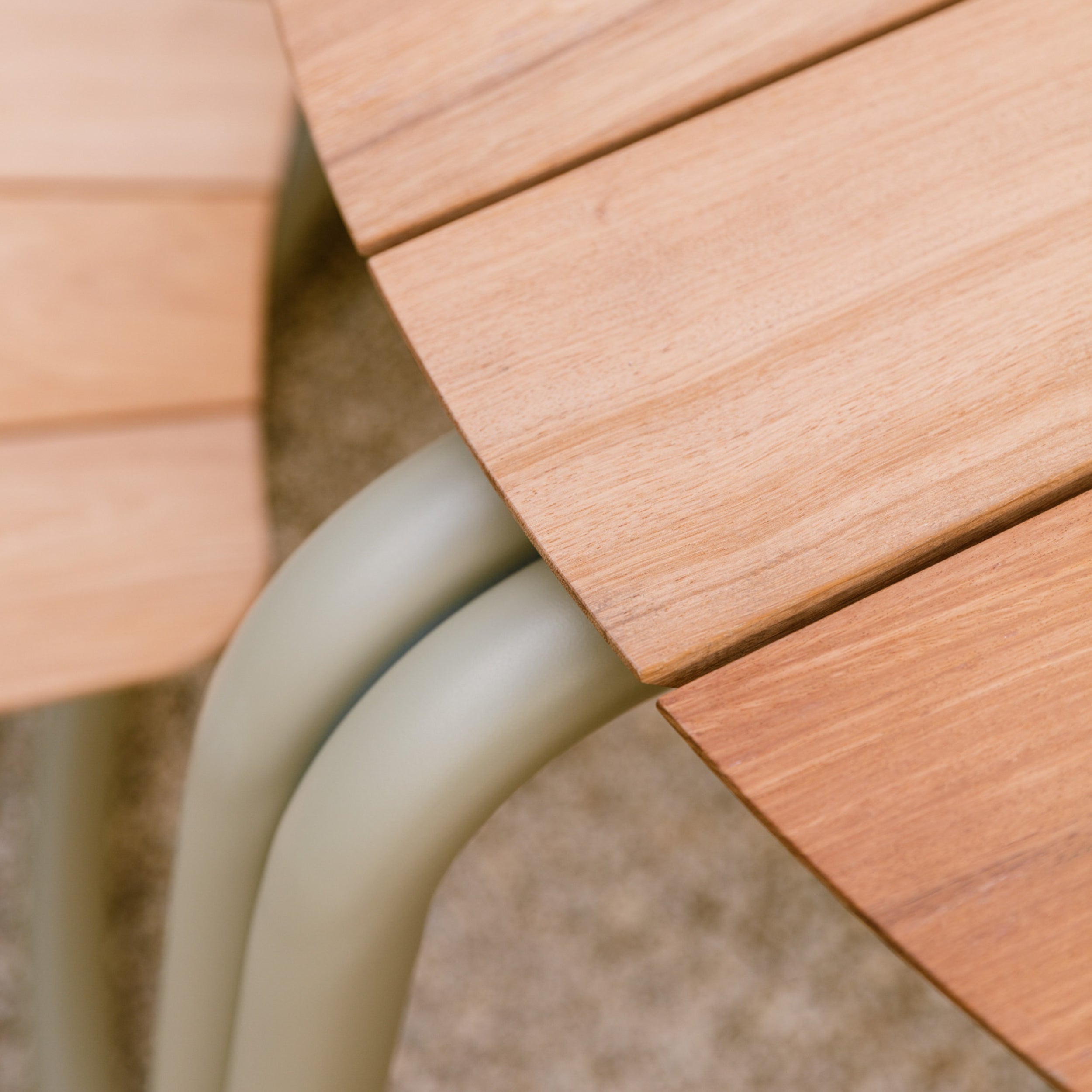 WÜNDER The Circle Outdoor Dining Table & Curved Bench Set