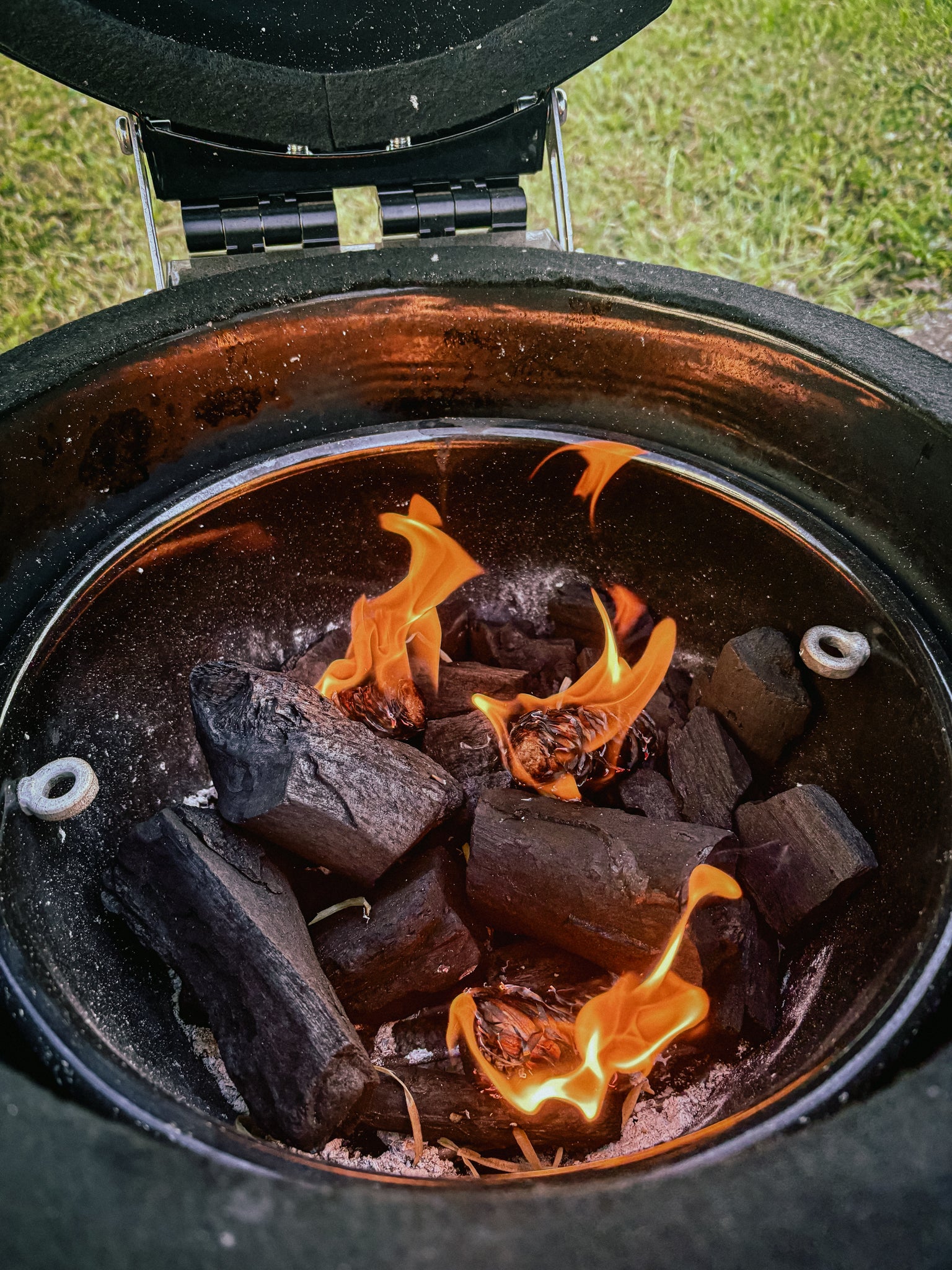 The Little Cayuga BBQ Egg – Small Ceramic Kamado Grill & Smoker