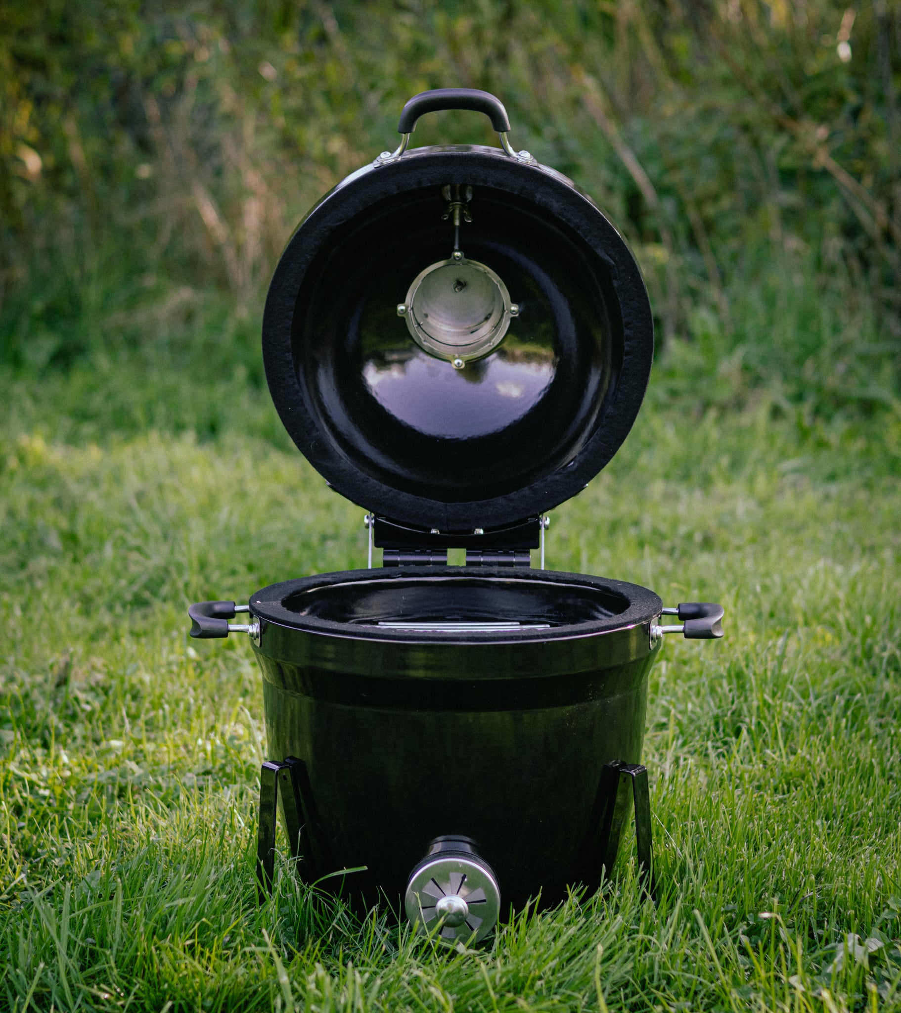 The Little Cayuga BBQ Egg – Small Ceramic Kamado Grill & Smoker