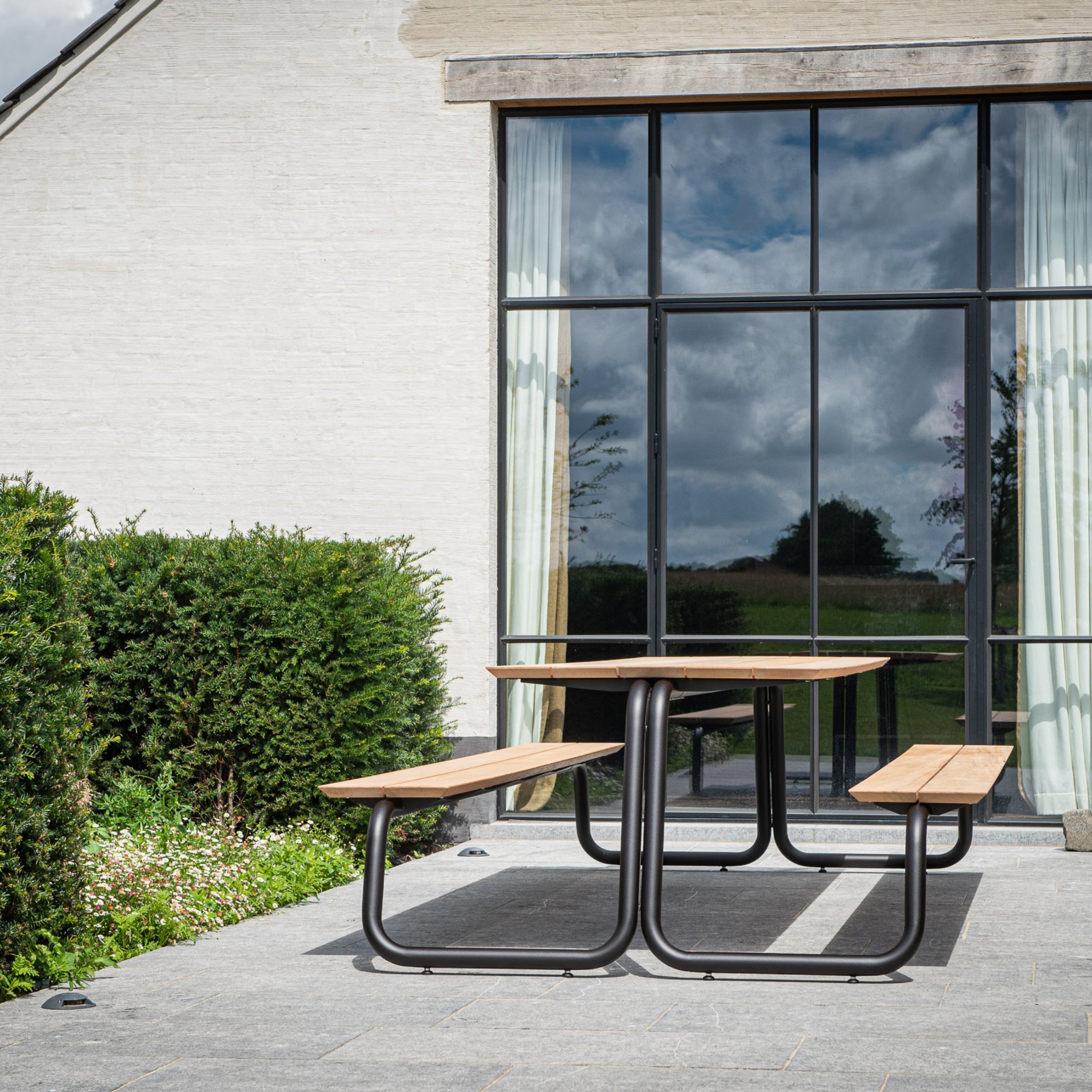 WÜNDER The Table Outdoor Dining Table & Bench Set