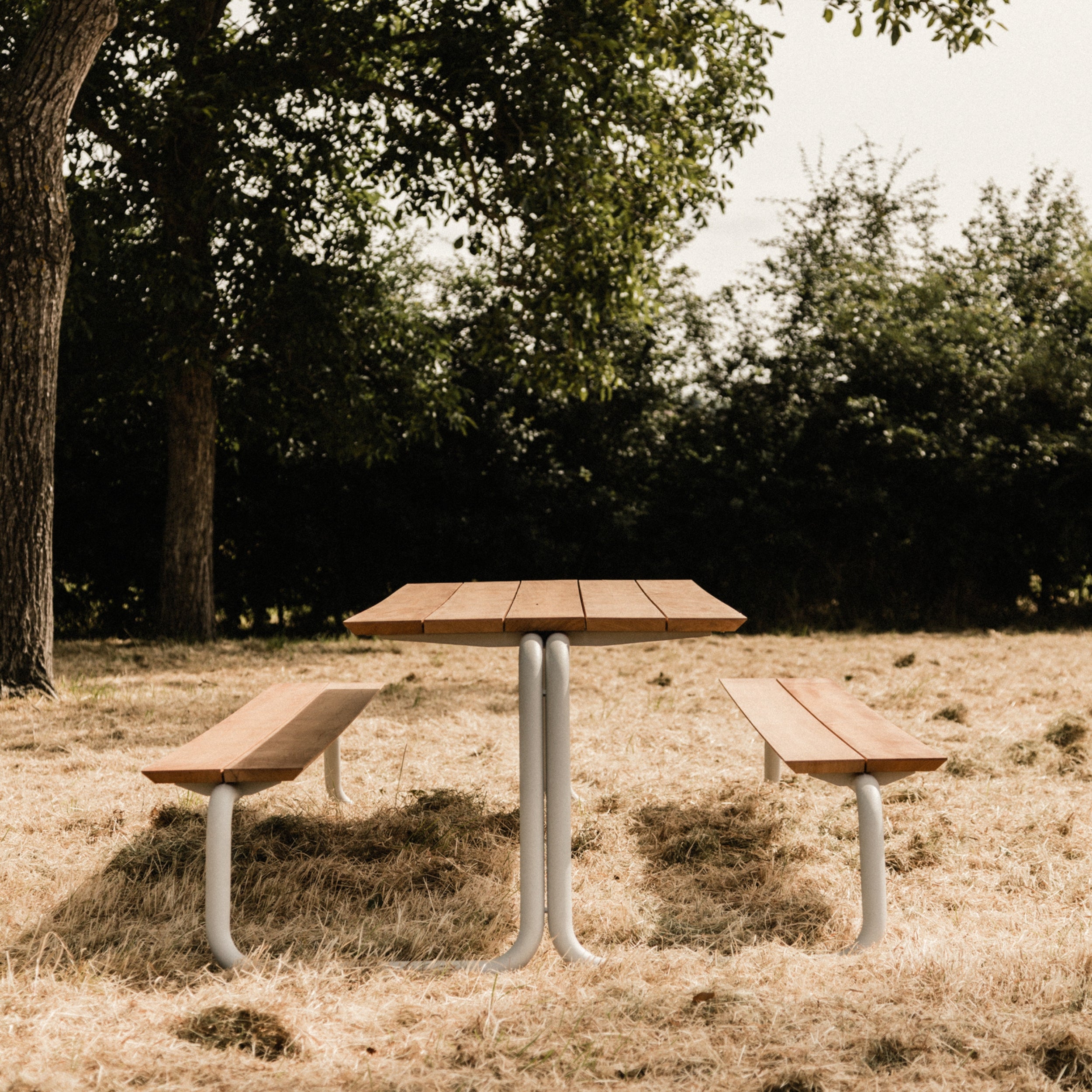 WÜNDER The Table Outdoor Dining Table & Bench Set